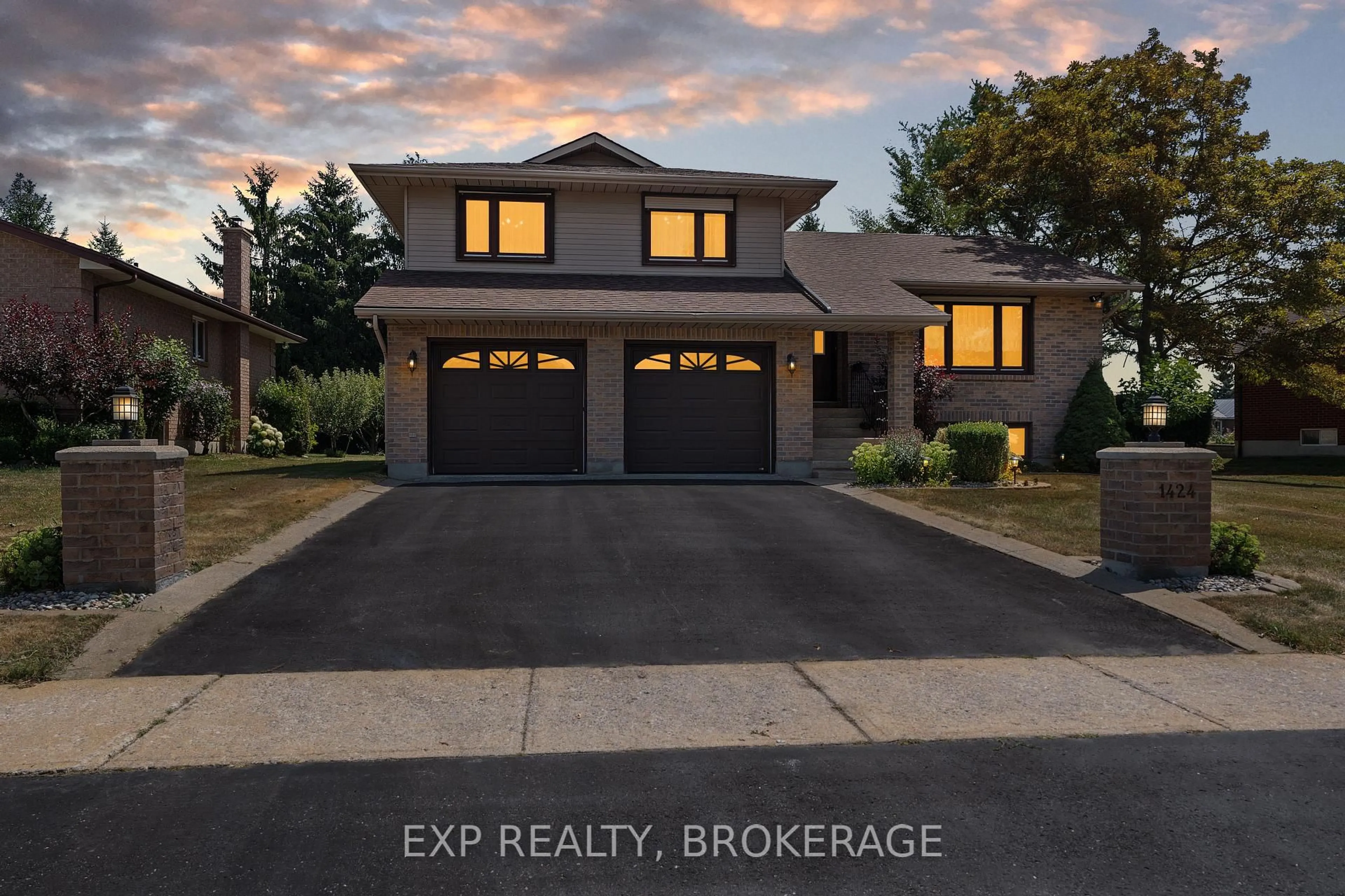 Unknown for 1424 COTTSMERE Crt, Kingston Ontario K7L 4V4