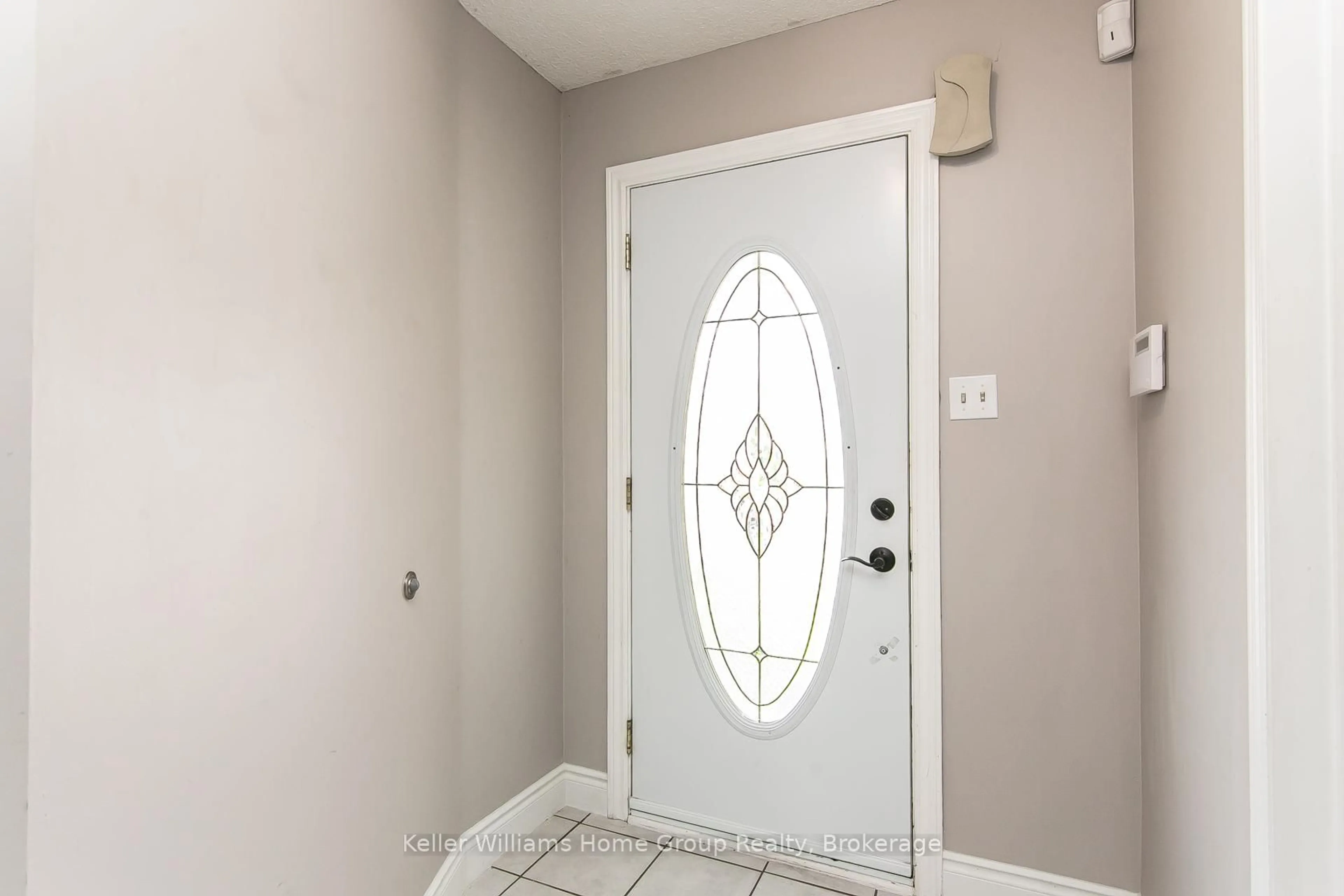 Indoor entryway for 334 Christopher Dr, Cambridge Ontario N1P 1B9