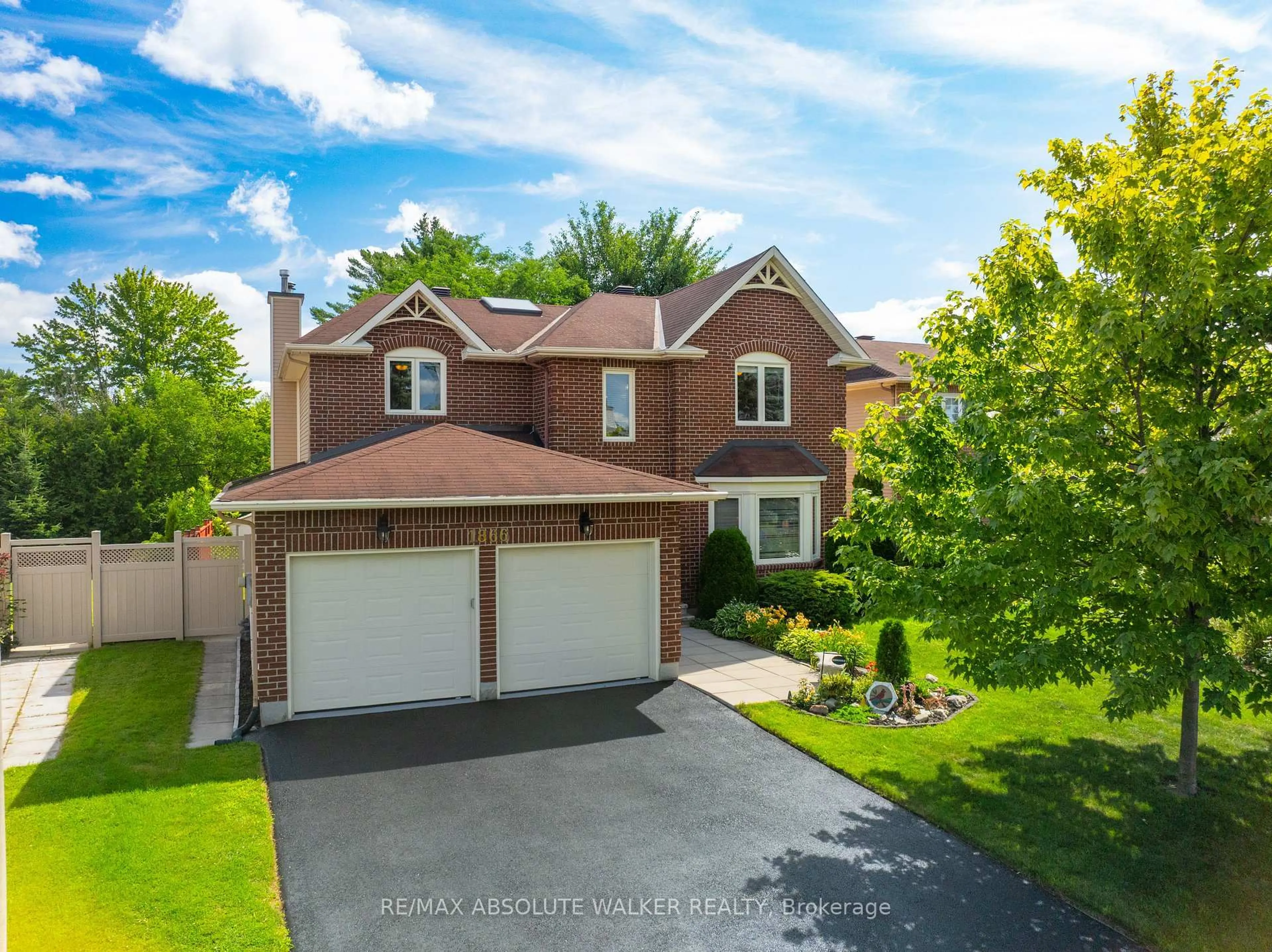 A pic from outside/outdoor area/front of a property/back of a property/a pic from drone, street for 1866 Robinwood Pl, Ottawa Ontario K1C 6L7