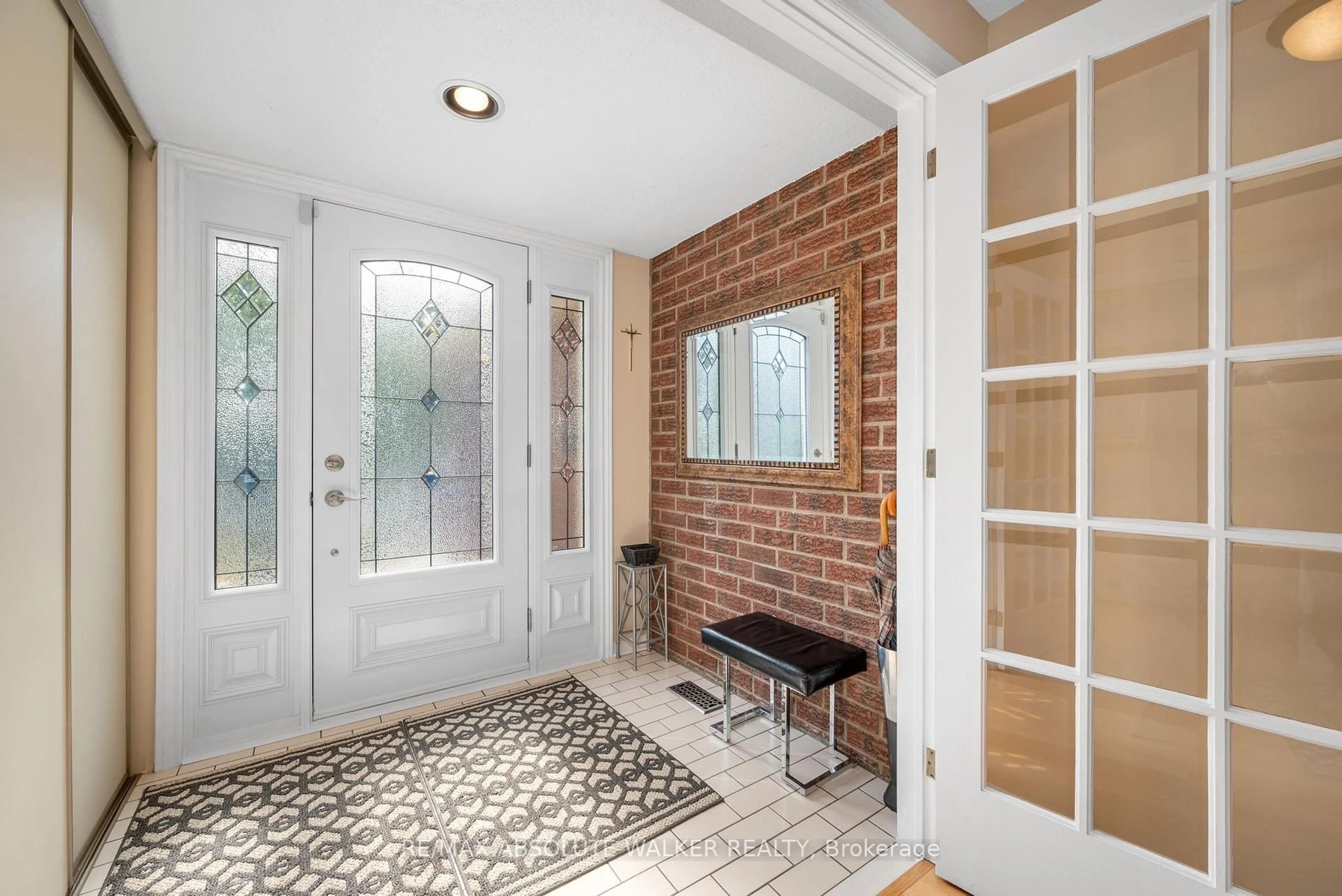 Indoor entryway for 1866 Robinwood Pl, Ottawa Ontario K1C 6L7