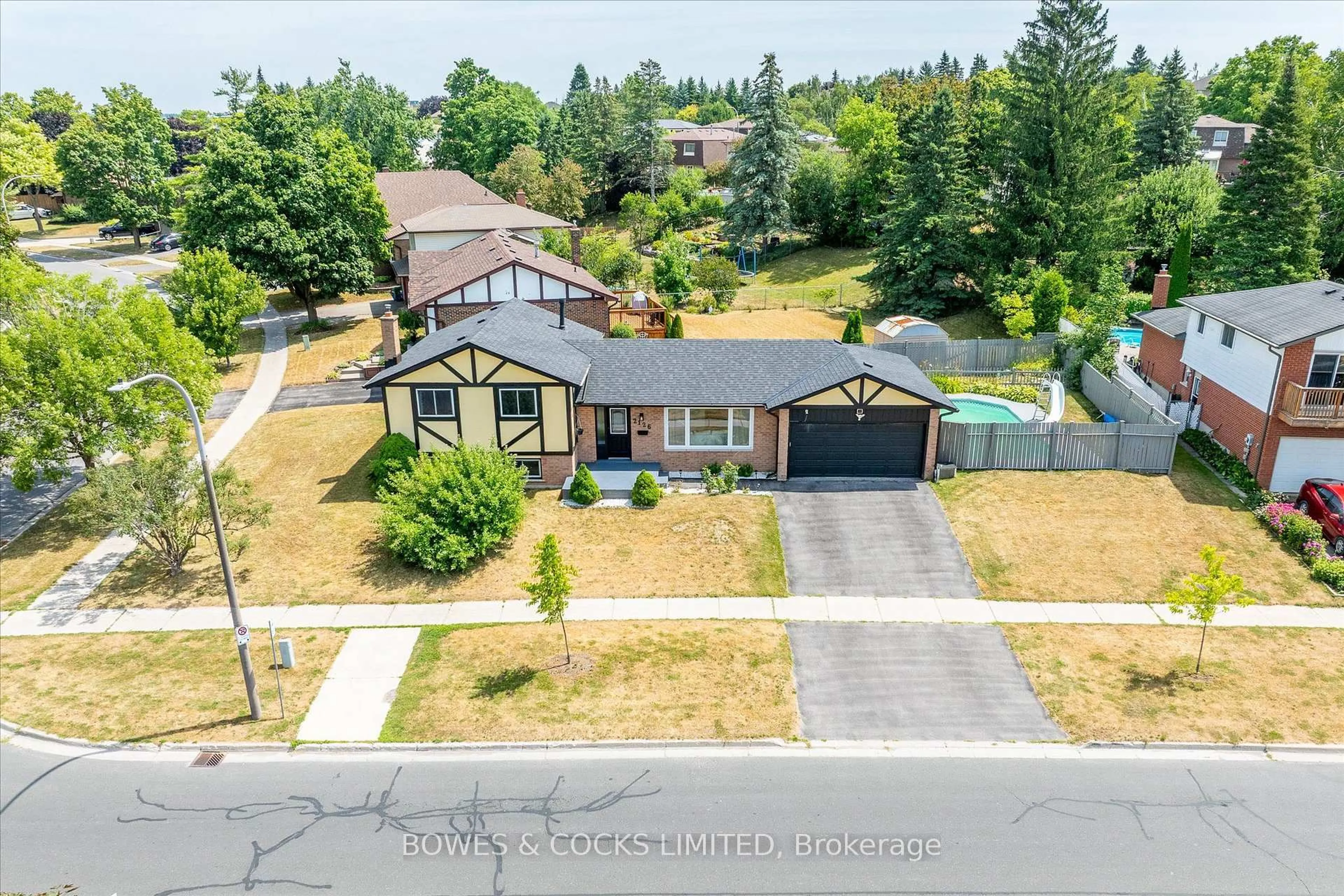 A pic from outside/outdoor area/front of a property/back of a property/a pic from drone, street for 2126 Walker Ave, Peterborough East Ontario K9L 1S1