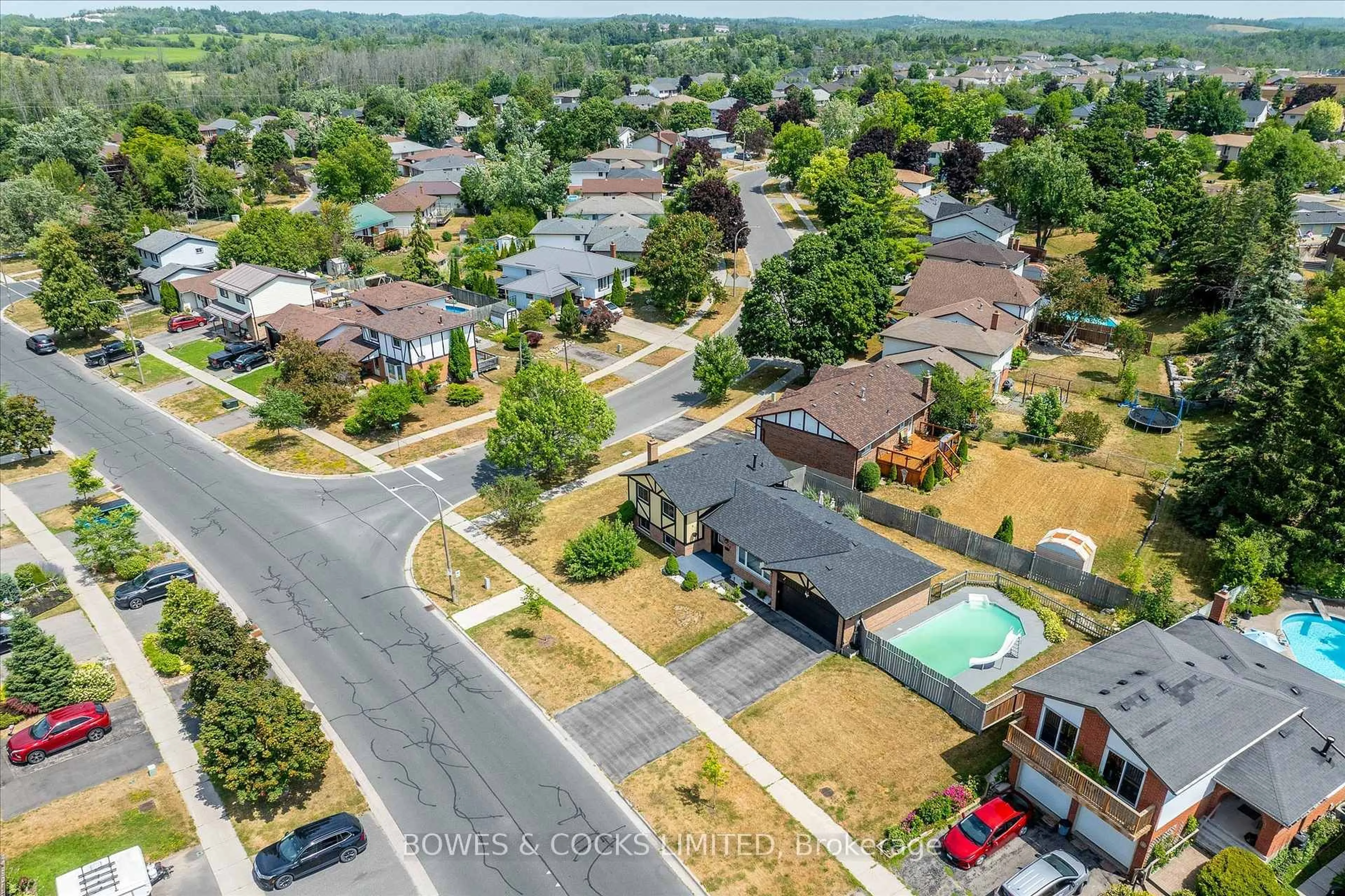A pic from outside/outdoor area/front of a property/back of a property/a pic from drone, street for 2126 Walker Ave, Peterborough East Ontario K9L 1S1