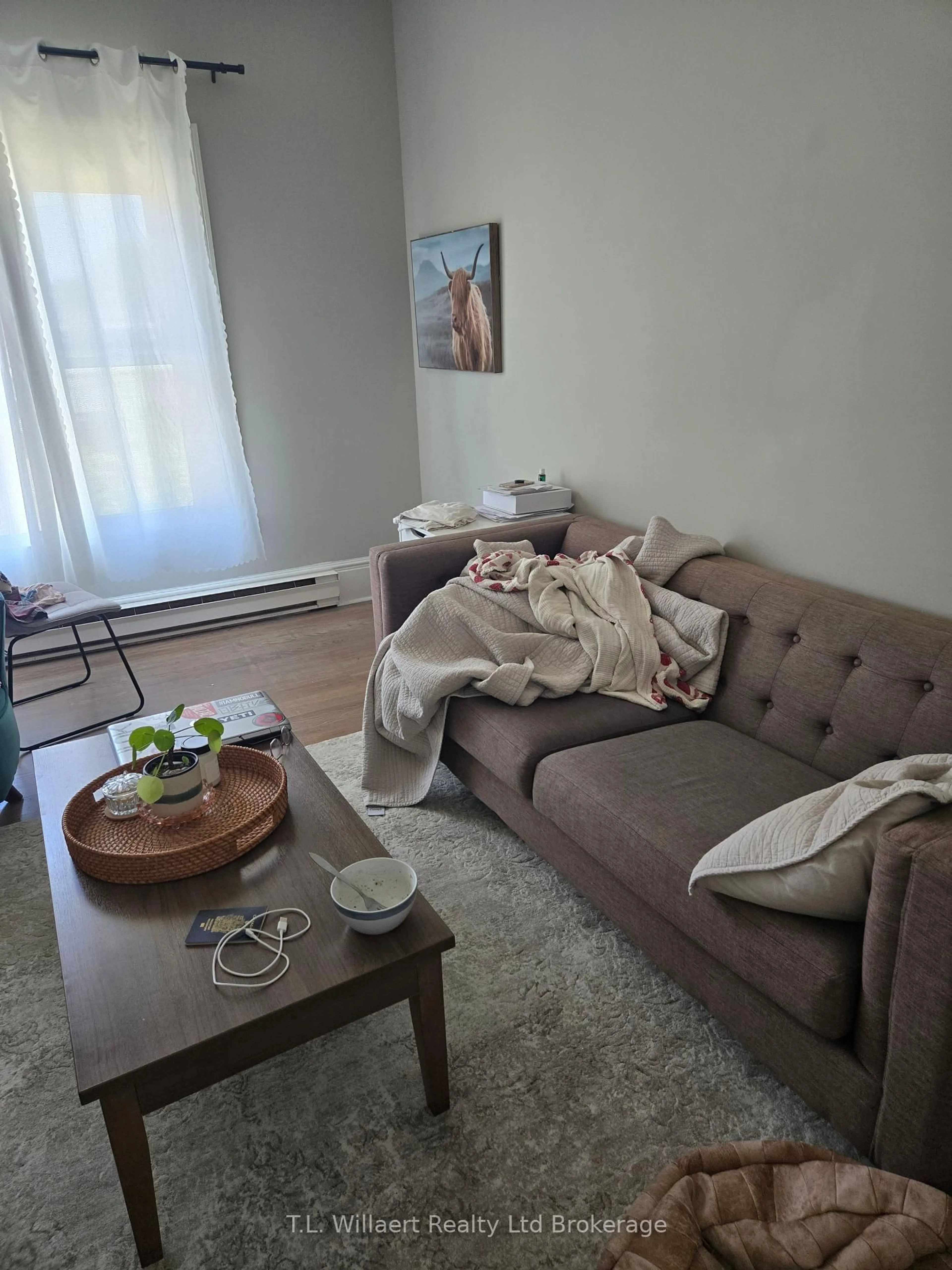 Living room with furniture, unknown for 14 Rutherford Ave, Aylmer Ontario N5H 2N6