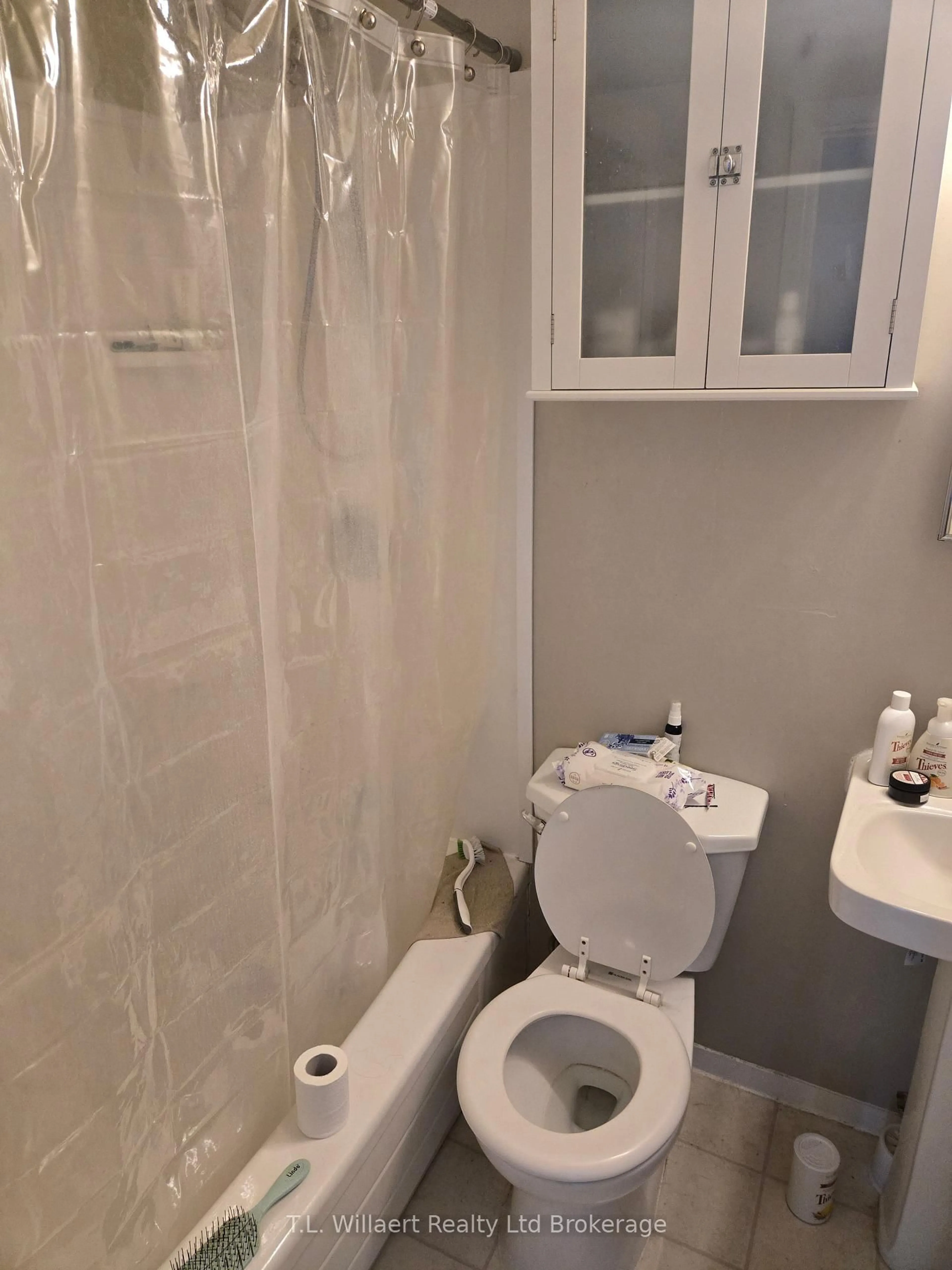 Standard bathroom, floor is not visible for 14 Rutherford Ave, Aylmer Ontario N5H 2N6
