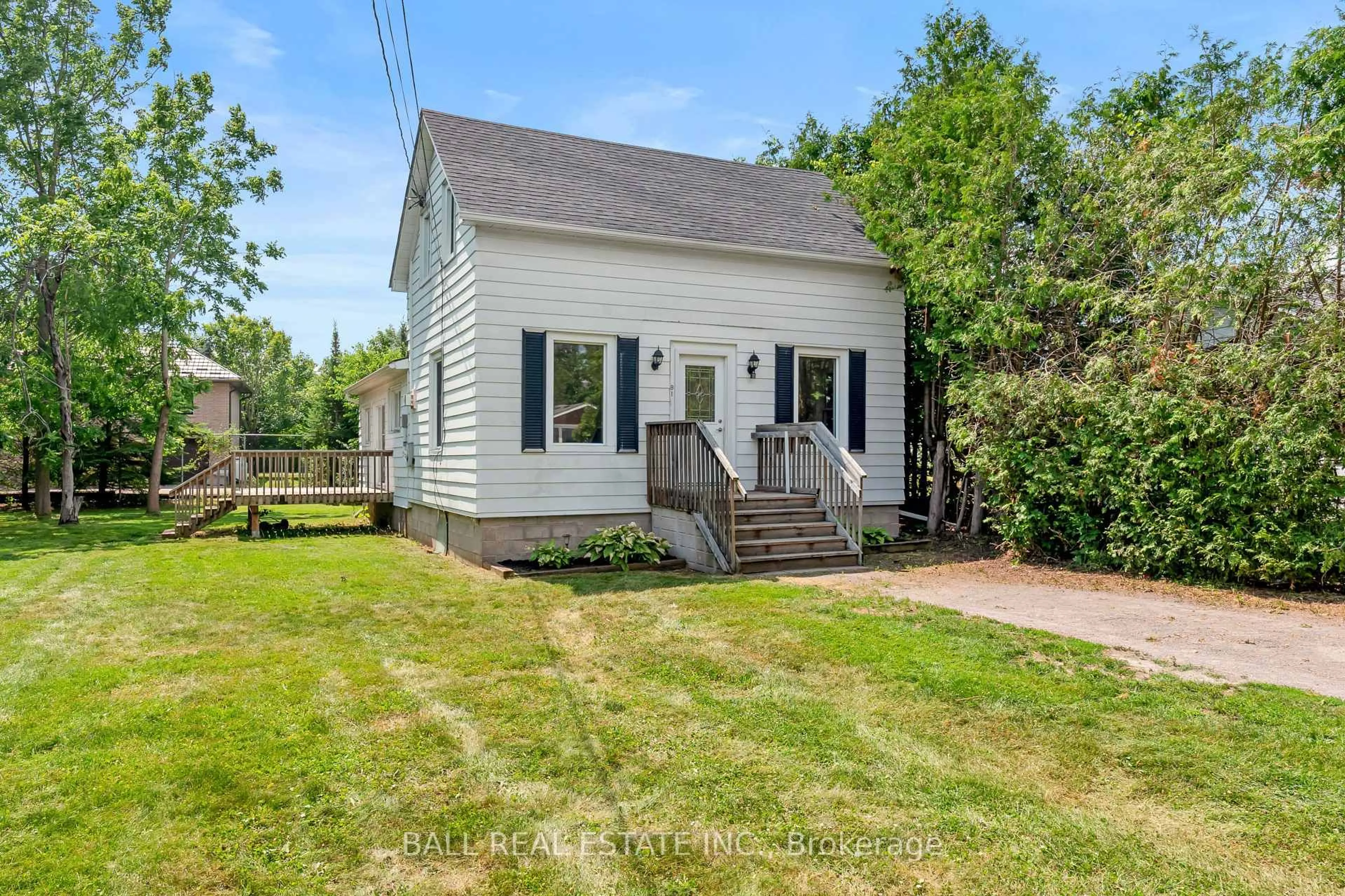 A pic from outside/outdoor area/front of a property/back of a property/a pic from drone, street for 81 William St, Kawartha Lakes Ontario K0M 1A0