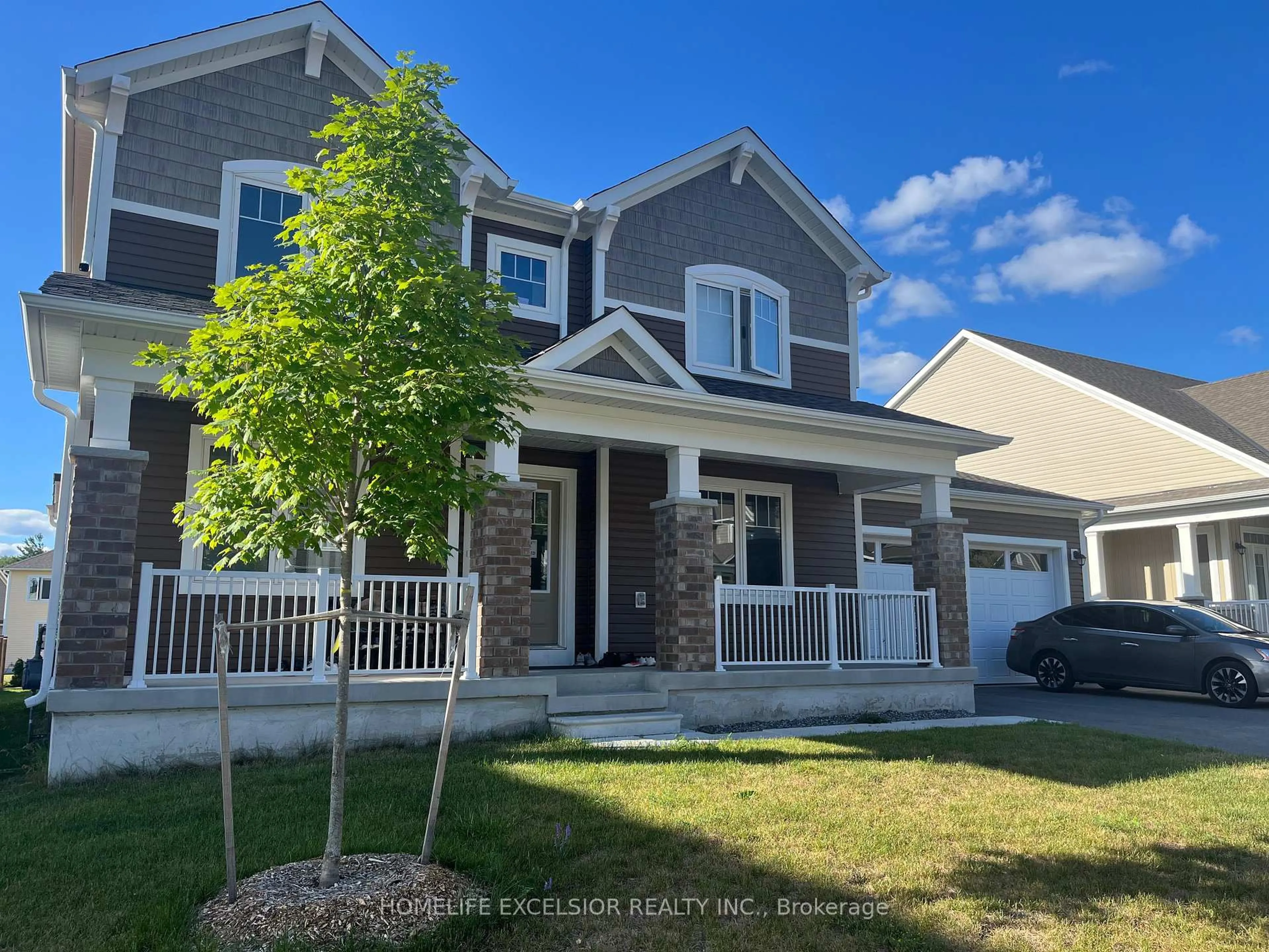 Home with vinyl exterior material, street for 33 Stother Cres, Bracebridge Ontario P1L 0G2