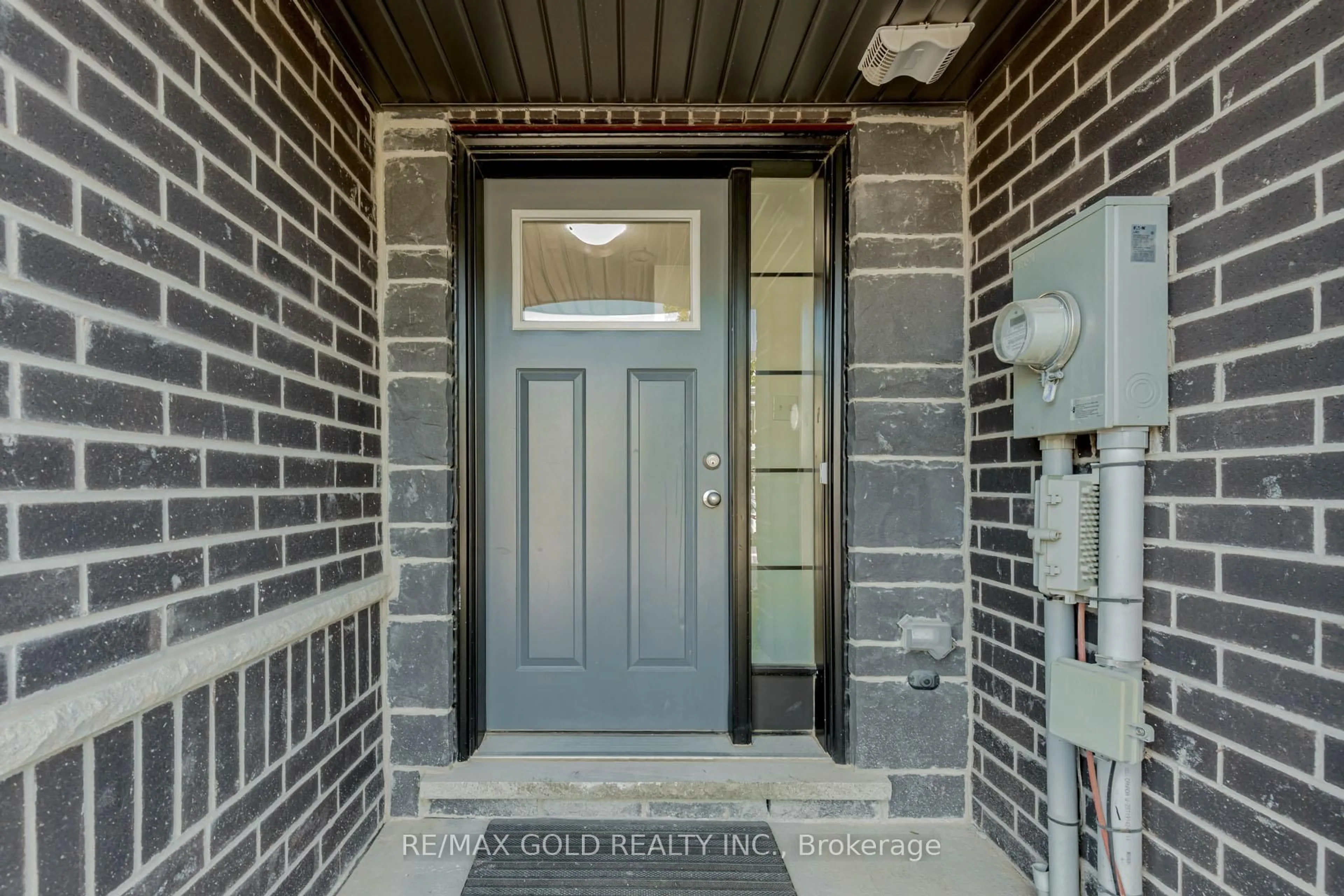 Indoor entryway for 208 Woodmeadow Crt, Kitchener Ontario N2R 0P8