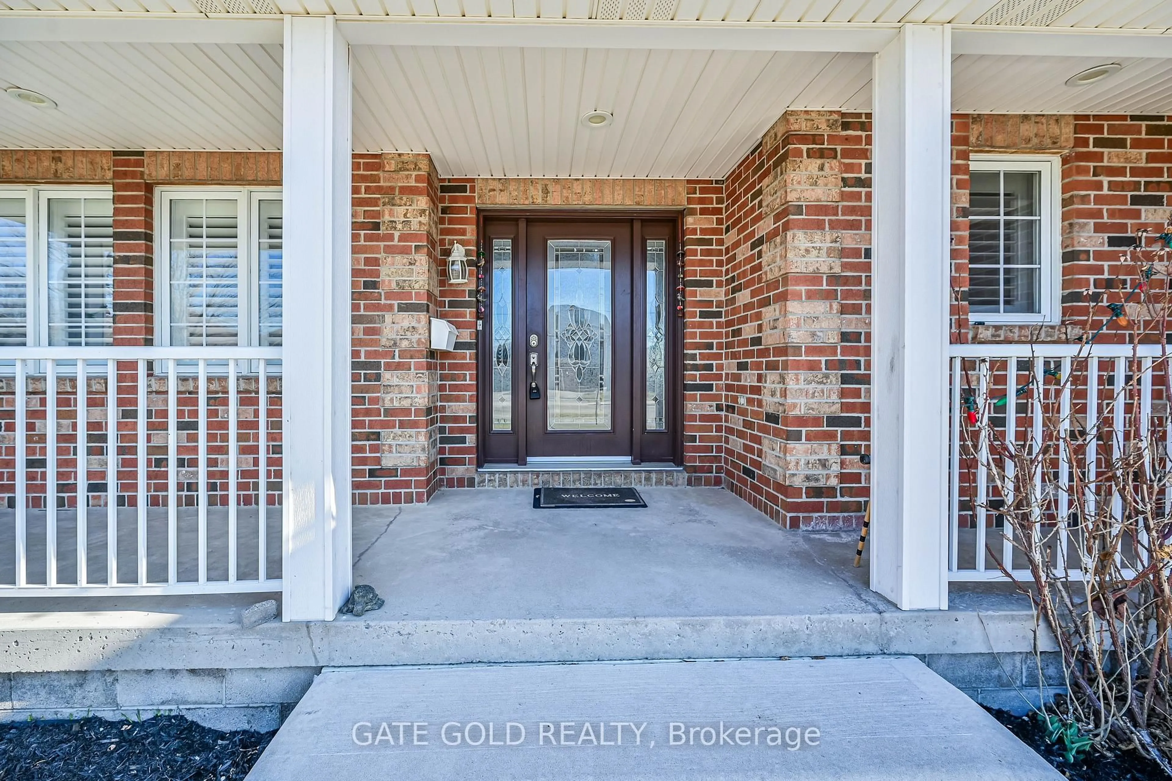 Indoor entryway for 228 Highland Rd, Hamilton Ontario L8J 3T7