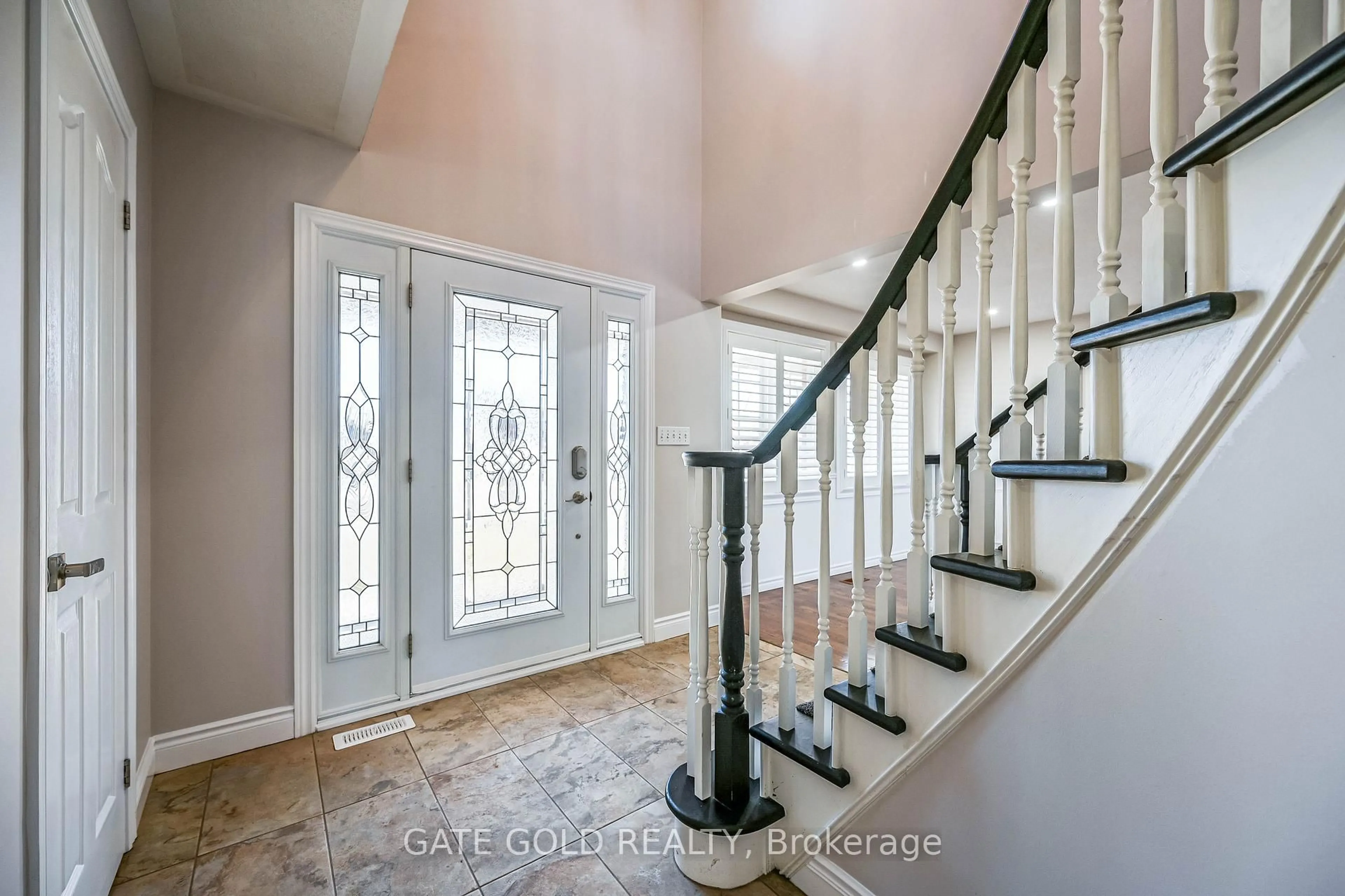 Indoor entryway for 228 Highland Rd, Hamilton Ontario L8J 3T7