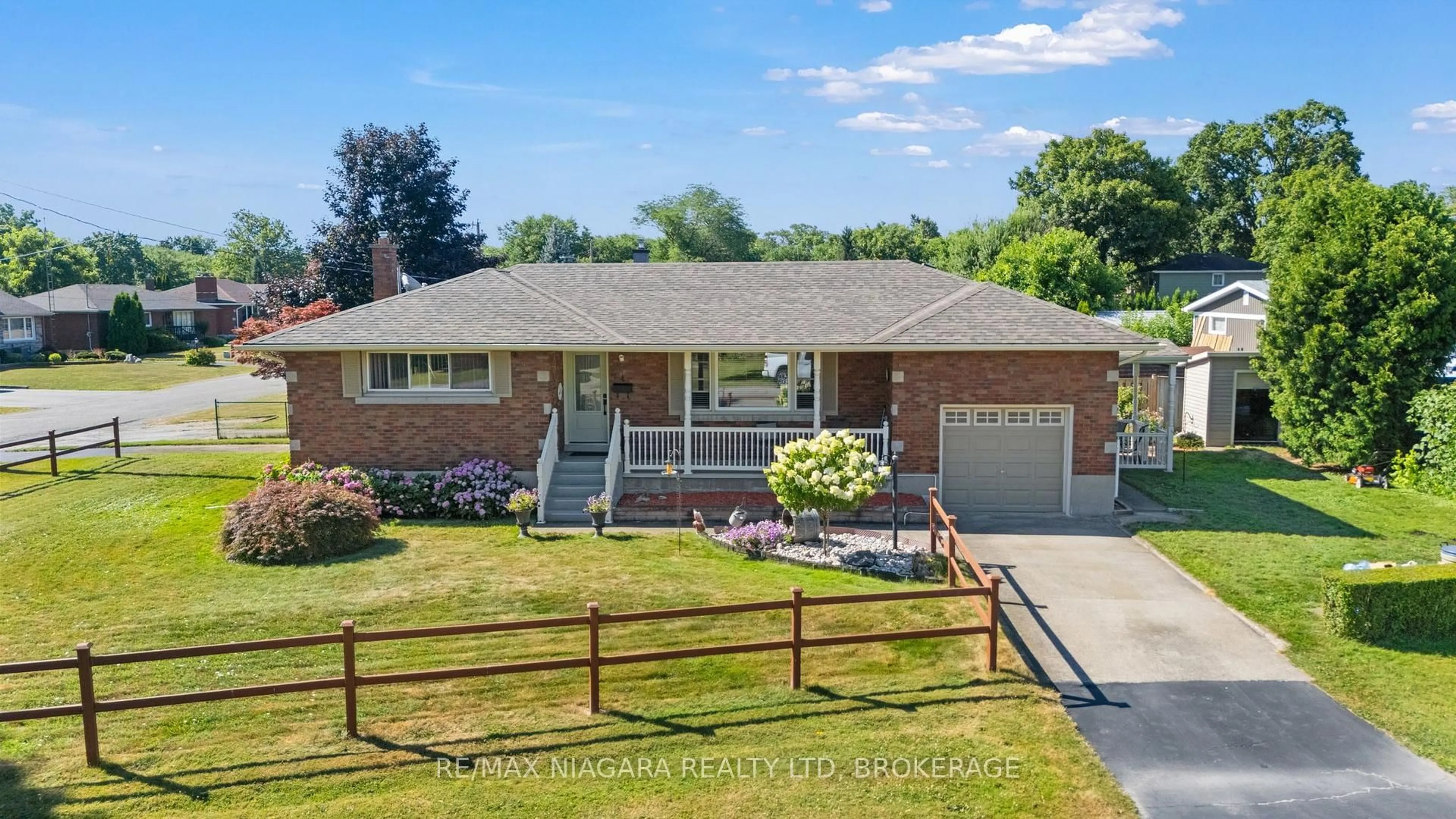 Home with brick exterior material, street for 4 Cayuga St, St. Catharines Ontario L2R 1E5