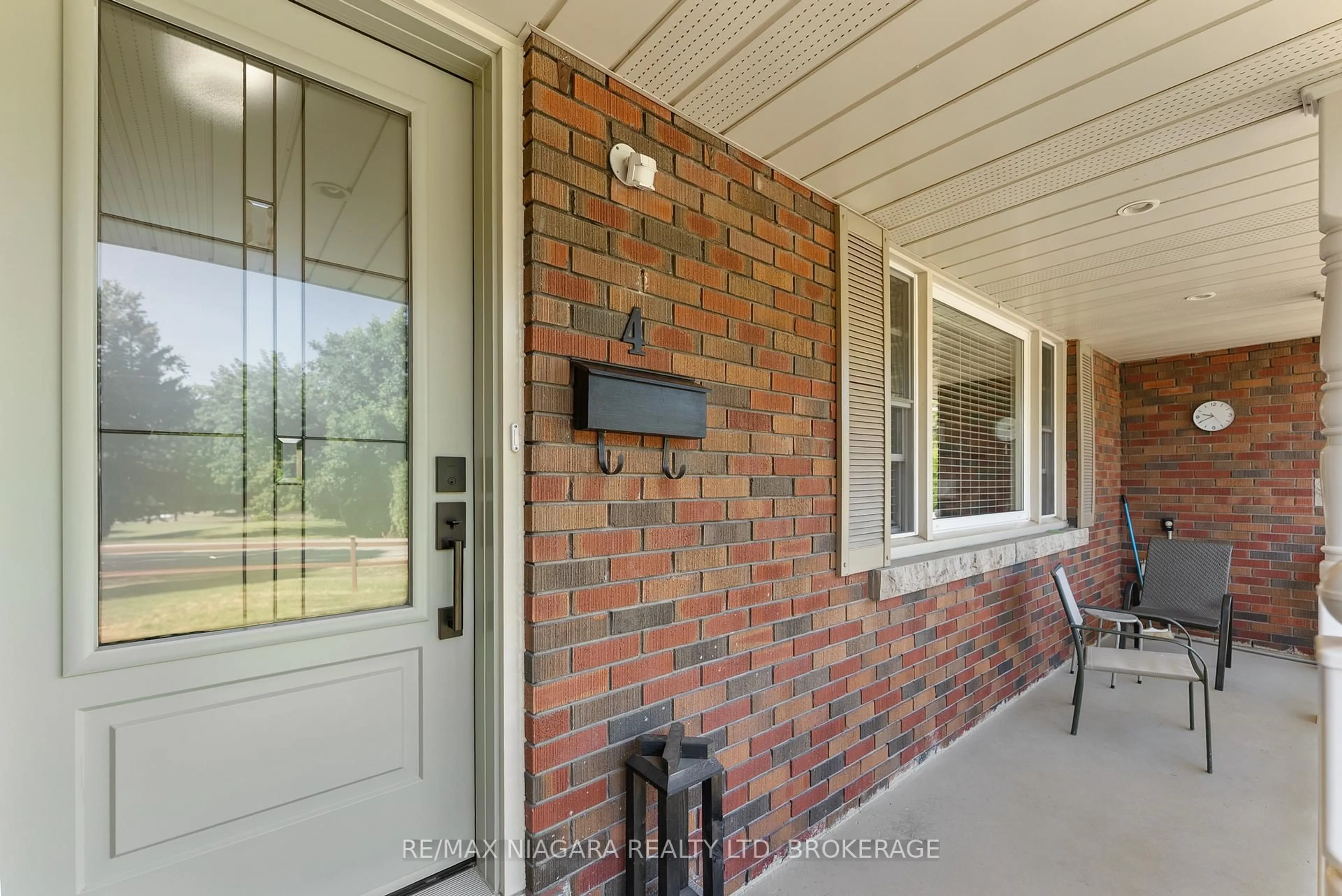 Unknown for 4 Cayuga St, St. Catharines Ontario L2R 1E5
