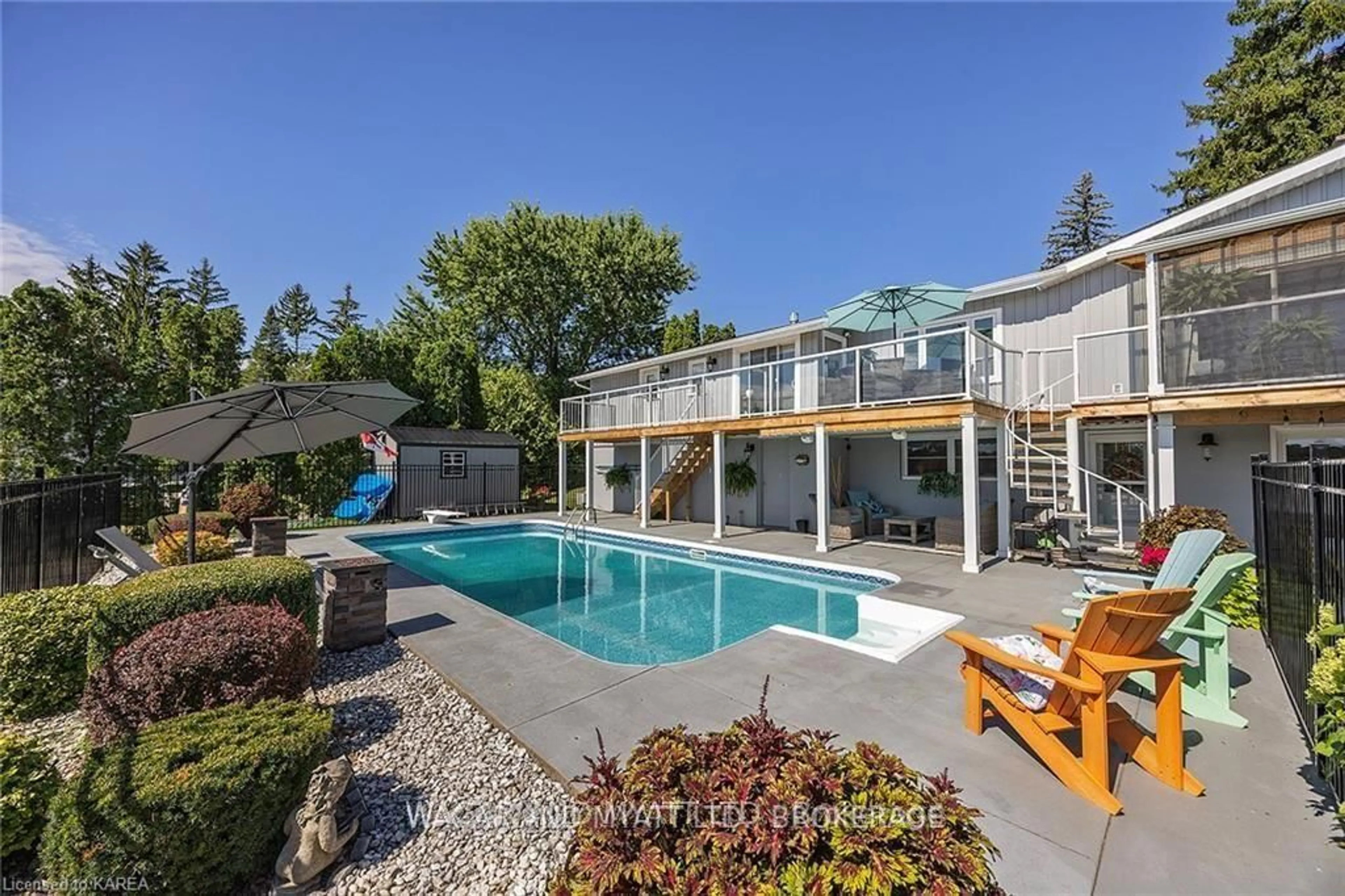 Pool for 372 Dundas St, Greater Napanee Ontario K7R 2B6