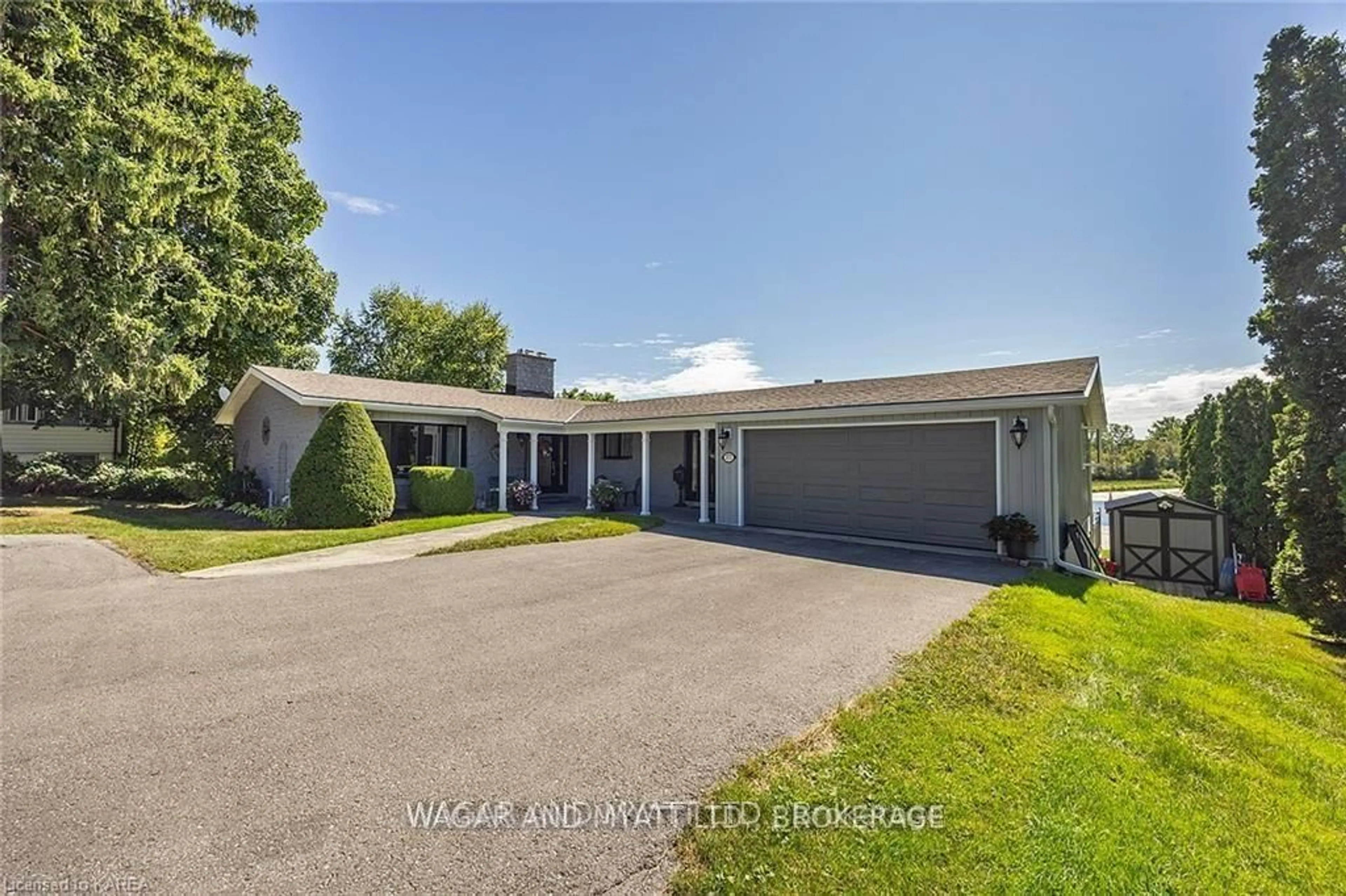A pic from outside/outdoor area/front of a property/back of a property/a pic from drone, street for 372 Dundas St, Greater Napanee Ontario K7R 2B6