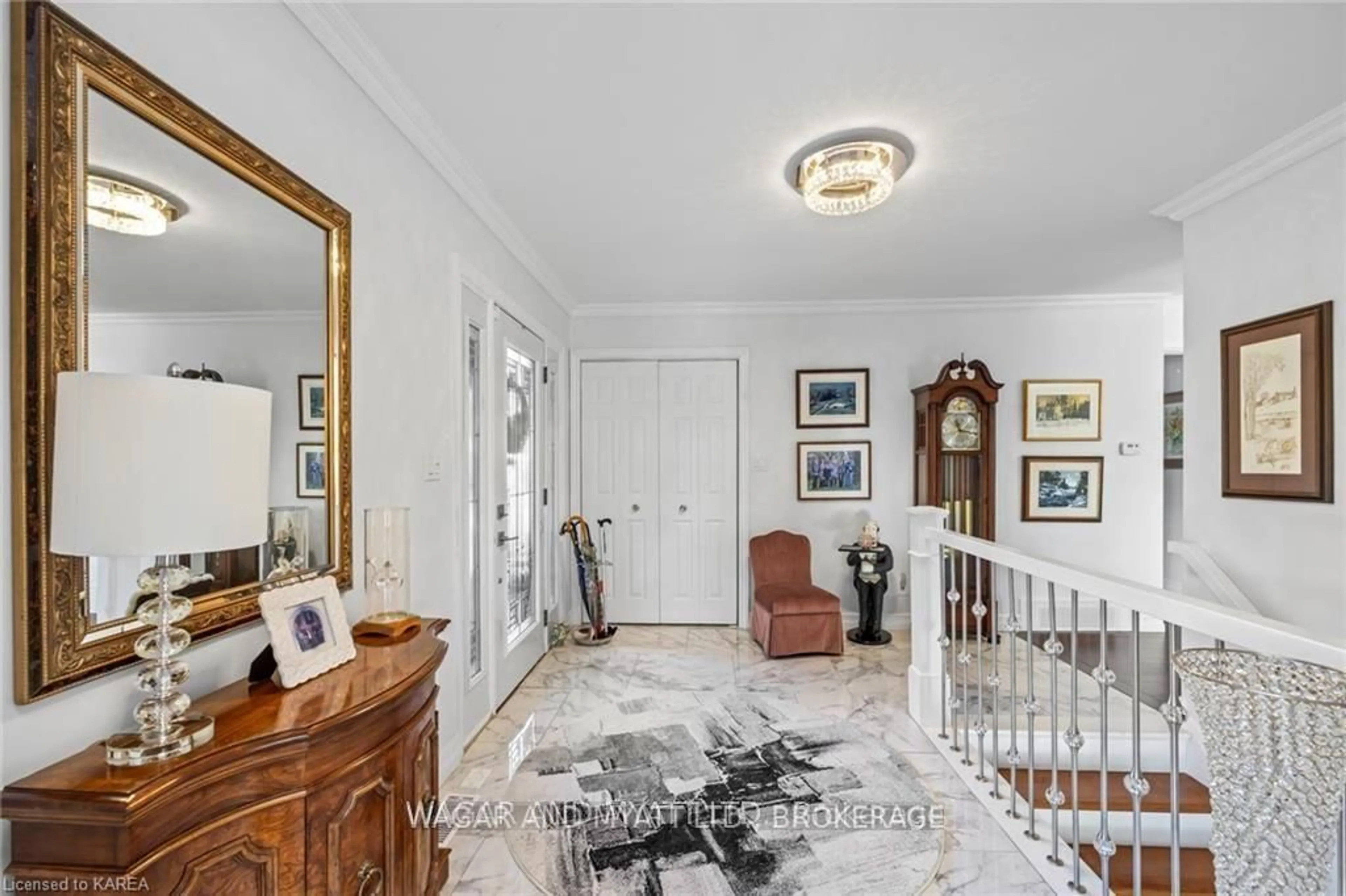 Indoor entryway for 372 Dundas St, Greater Napanee Ontario K7R 2B6