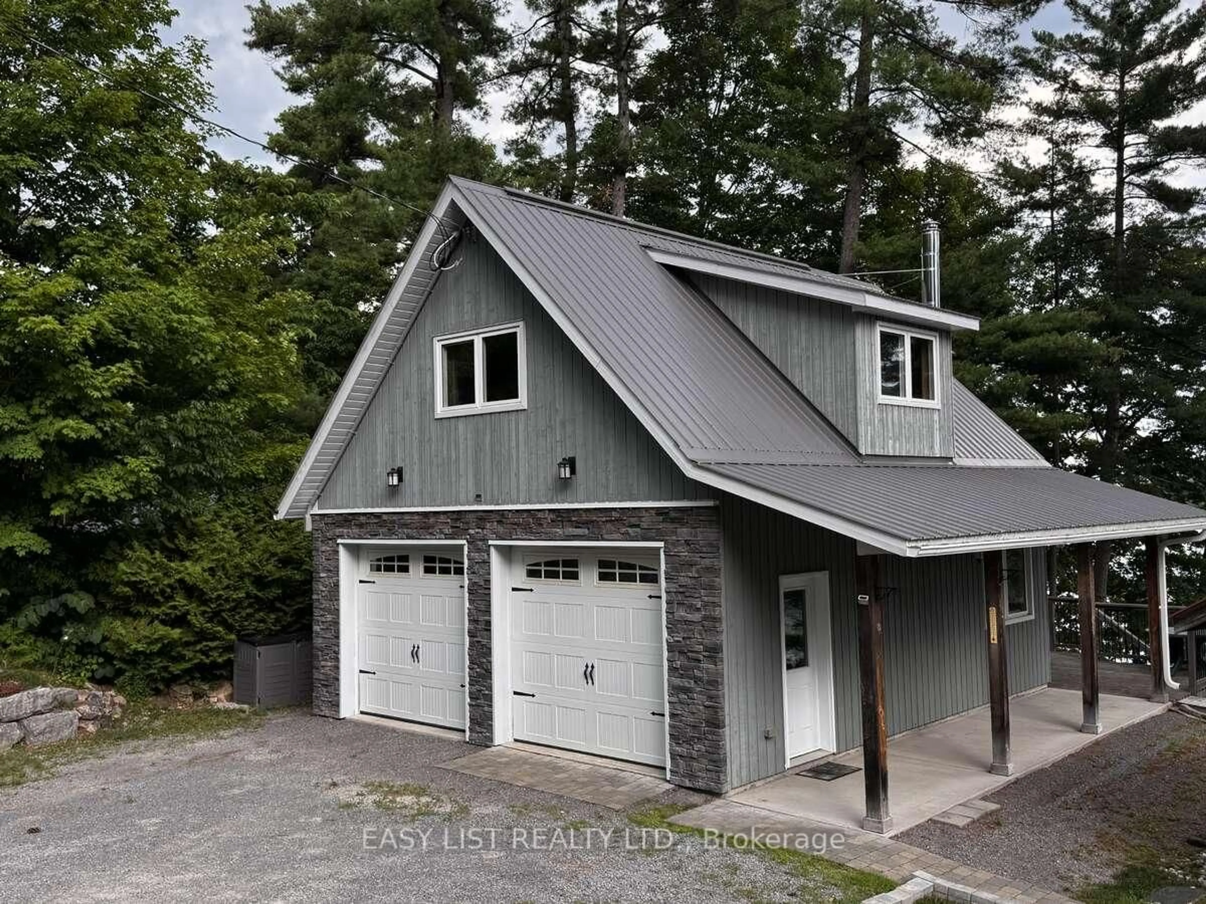 Indoor garage for 4 Stackwall Lane, Calabogie Ontario K0J 1H0