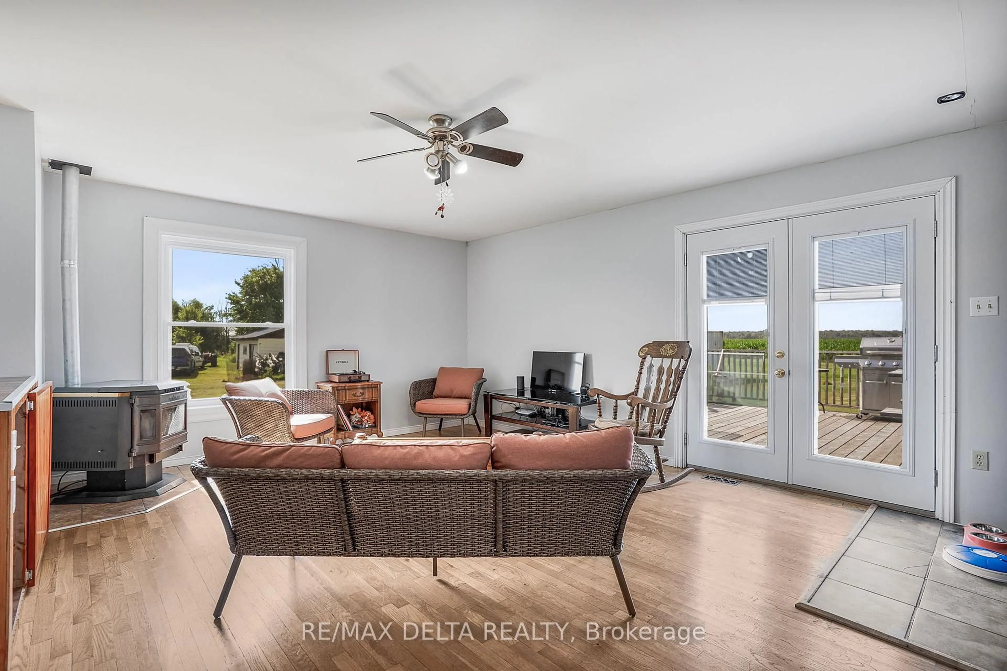 Living room with furniture, unknown for 1554 Nixon Rd, Champlain Ontario K0B 1R0