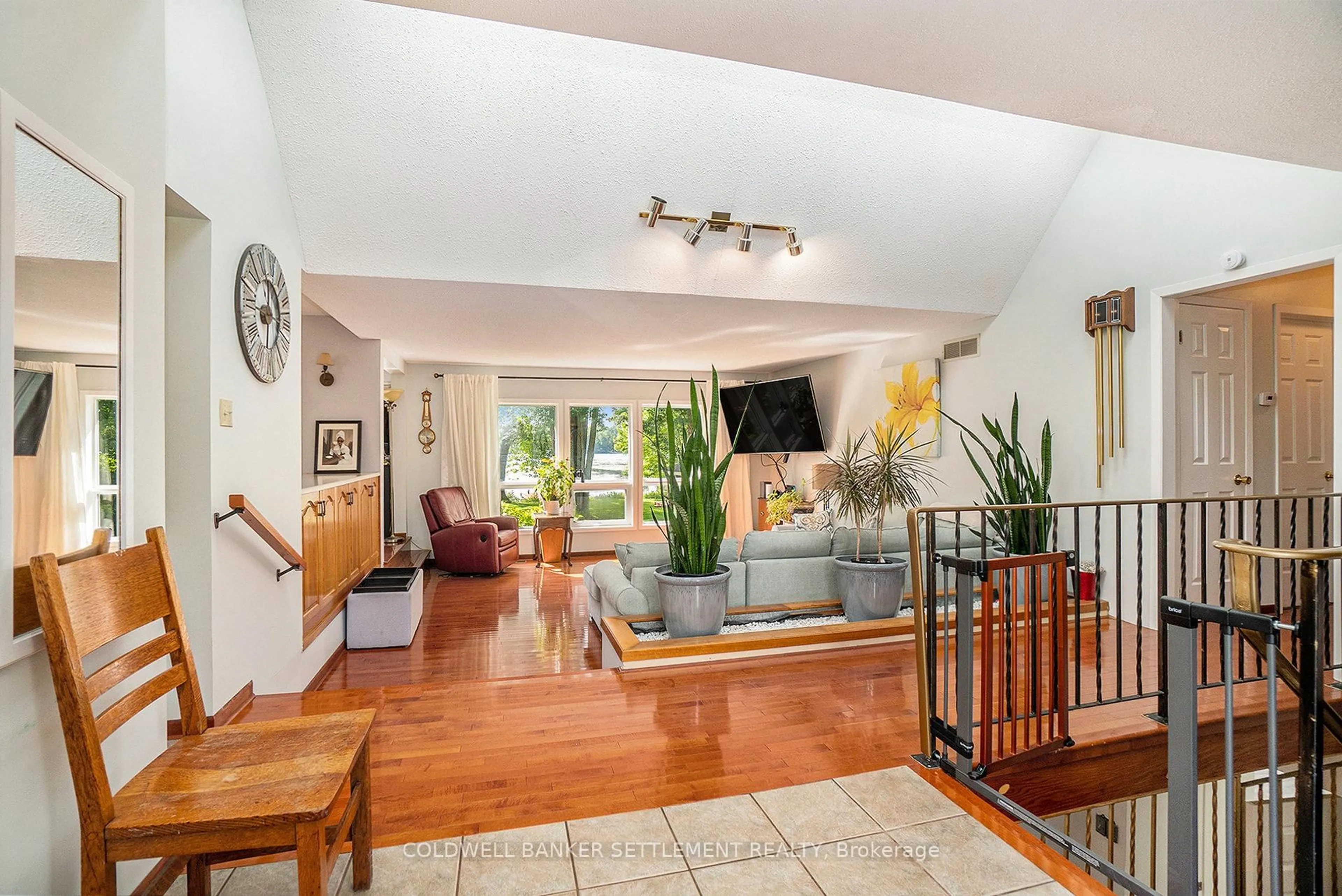 Living room with furniture, unknown for 113 Rose Mac Dr, Rideau Ferry Ontario K0G 1W0