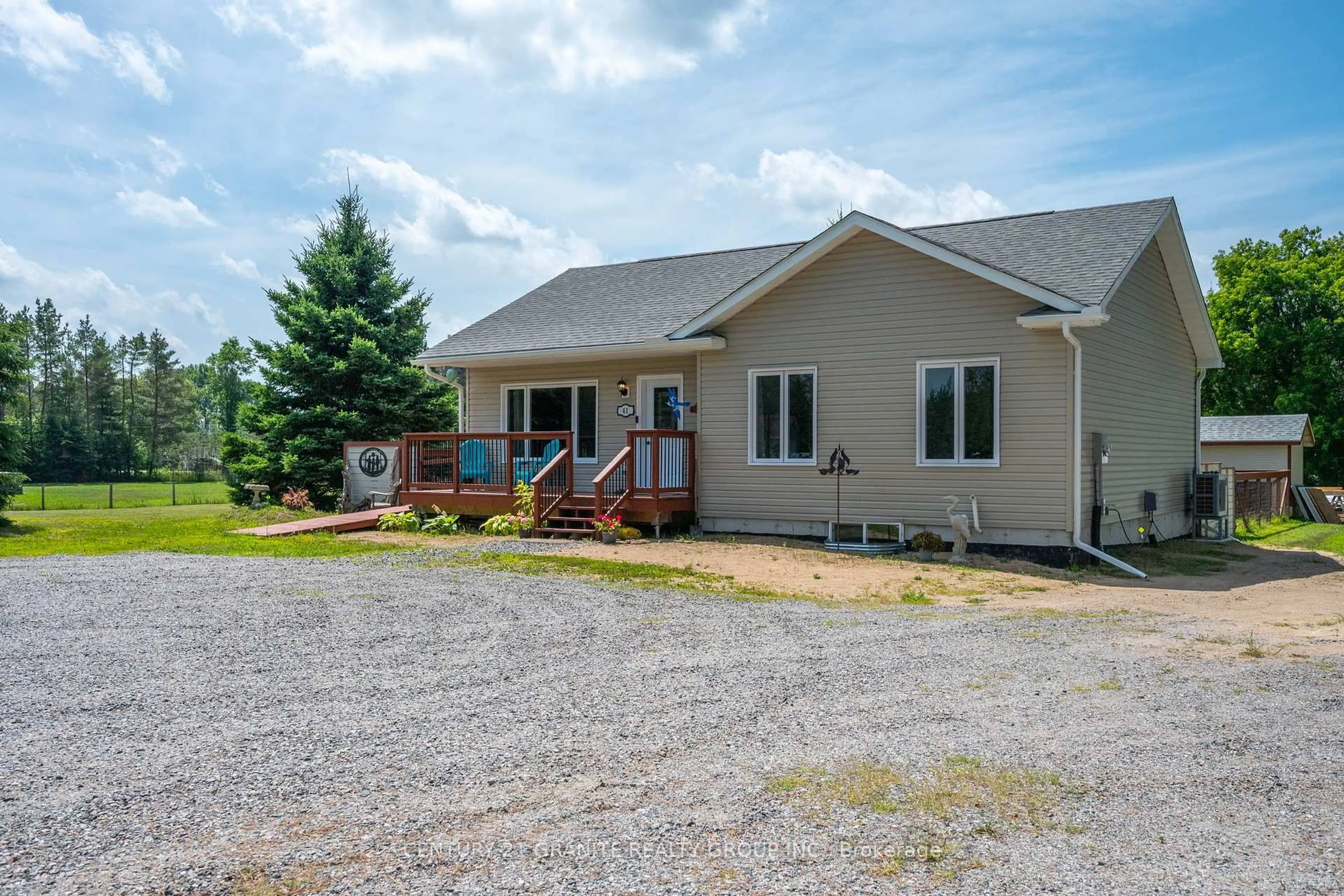 Home with vinyl exterior material, unknown for 41 Maxwell Settlement Rd, Bancroft Ontario K0L 1C0