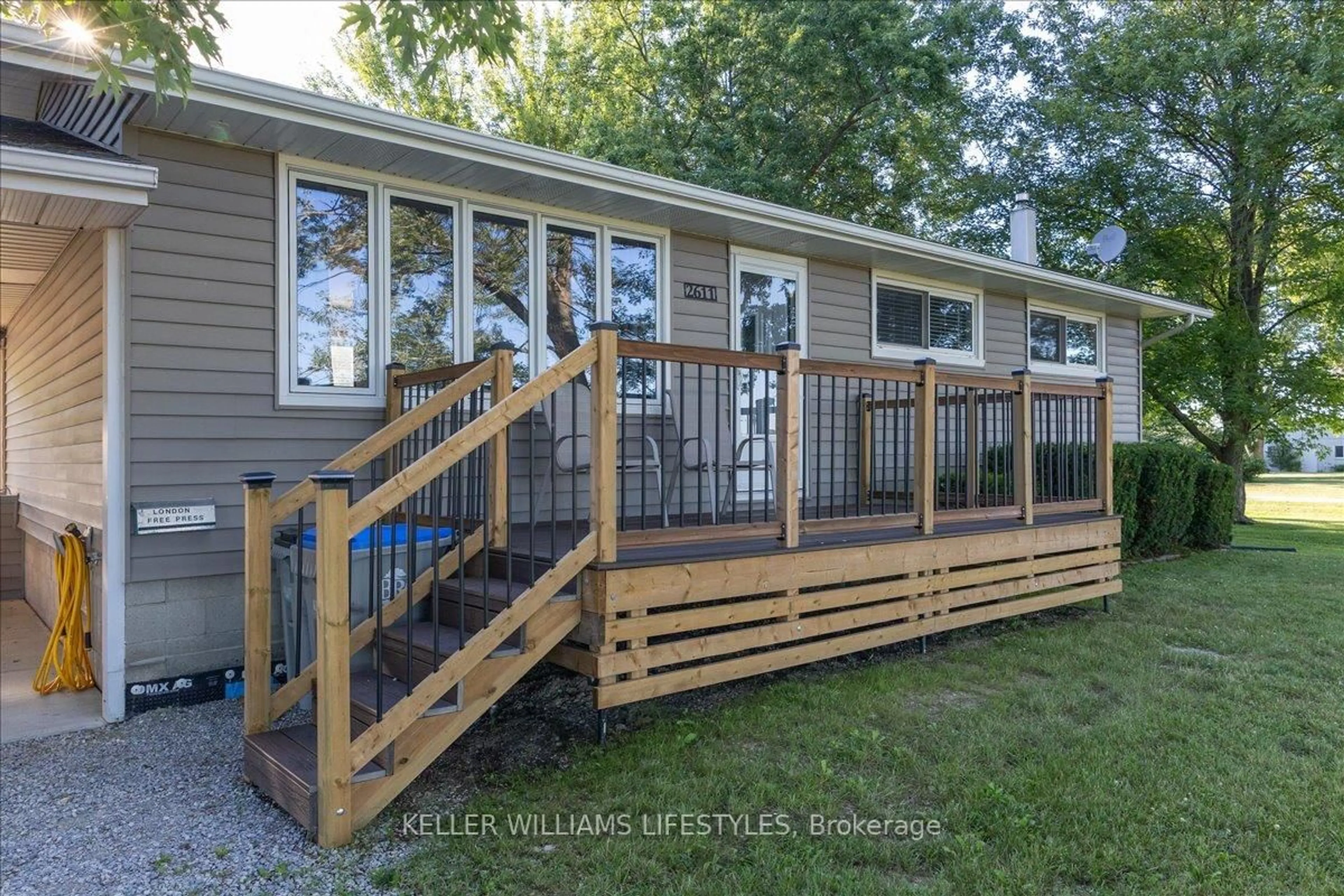 Home with vinyl exterior material, water/lake/river/ocean view for 2611 Gypsie Flatts Rd, Oil Springs Ontario N0N 1P0