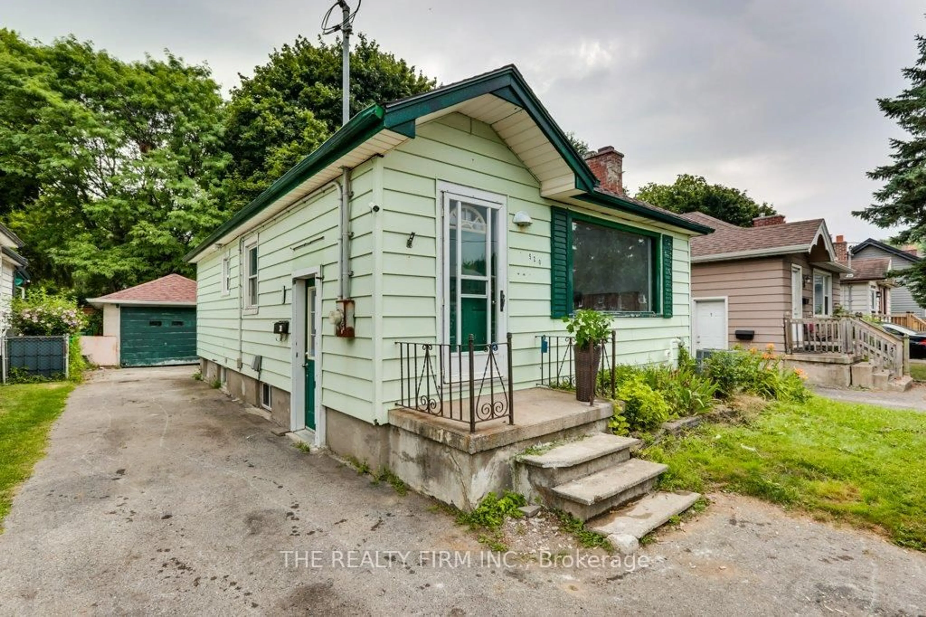 Unknown for 520 Highbury Ave, London East Ontario N5W 4K7