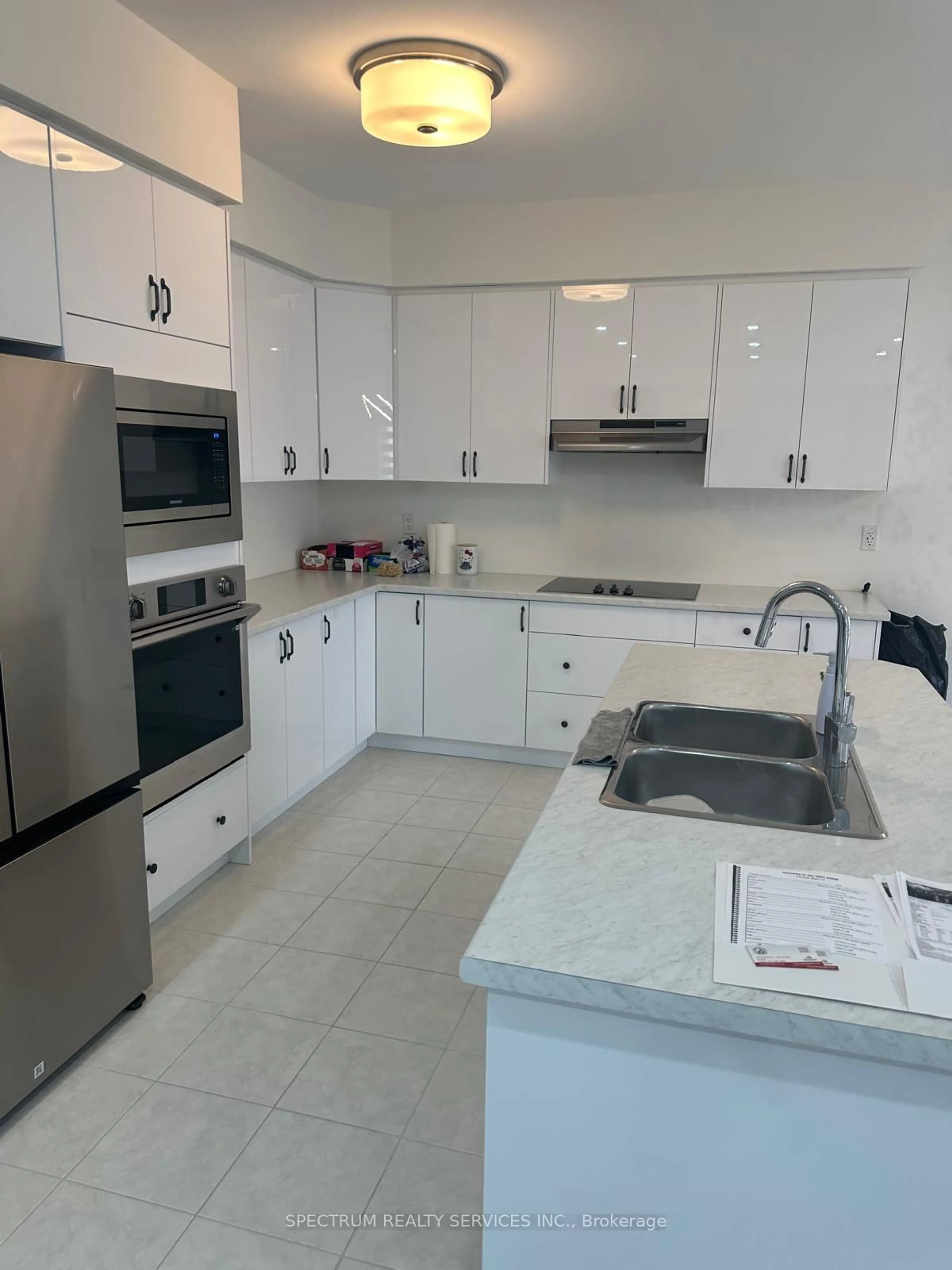 Standard kitchen, ceramic/tile floor for 44 Dennis Ave, Brantford Ontario N3V 0B9