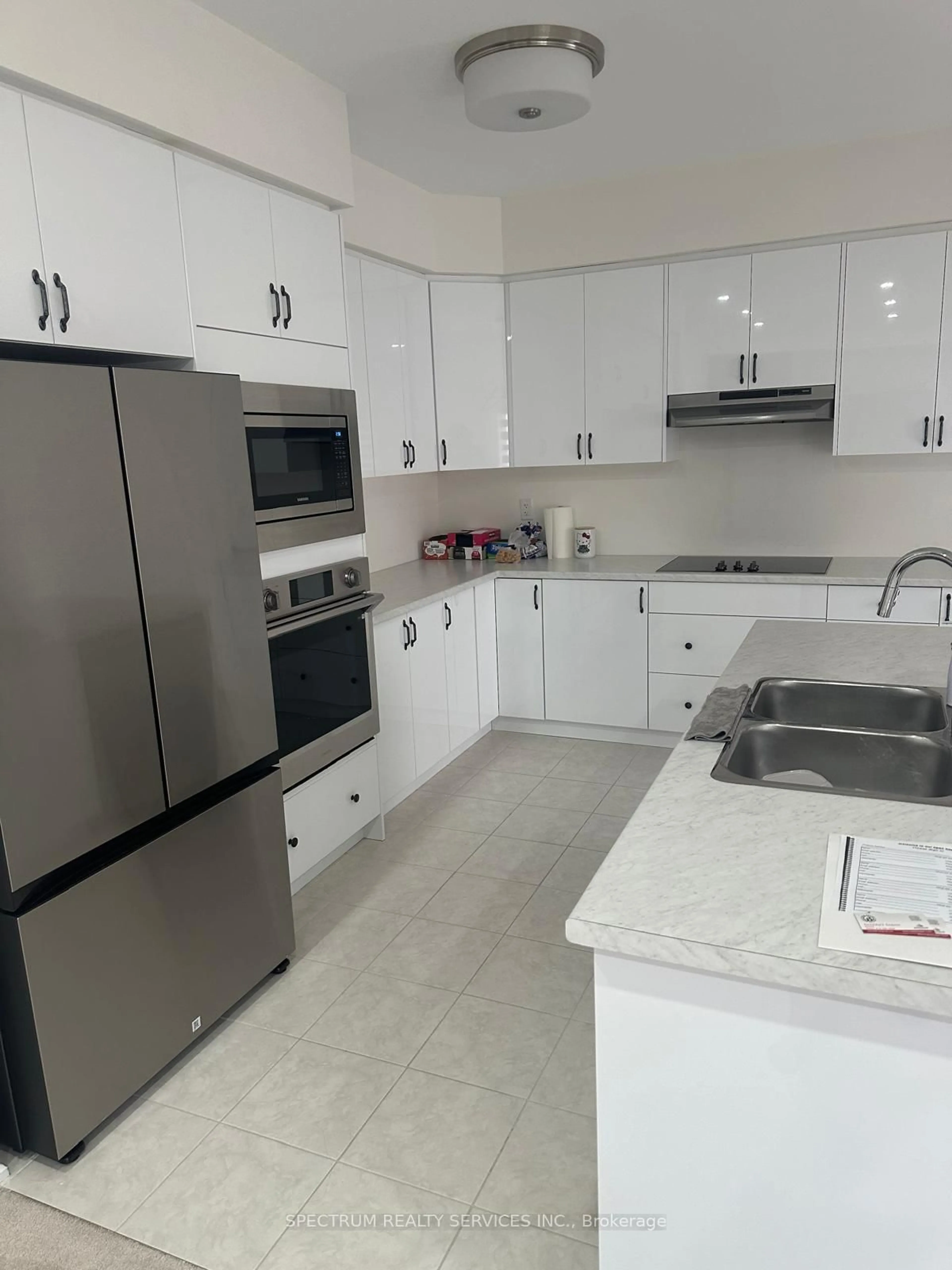 Standard kitchen, ceramic/tile floor for 44 Dennis Ave, Brantford Ontario N3V 0B9