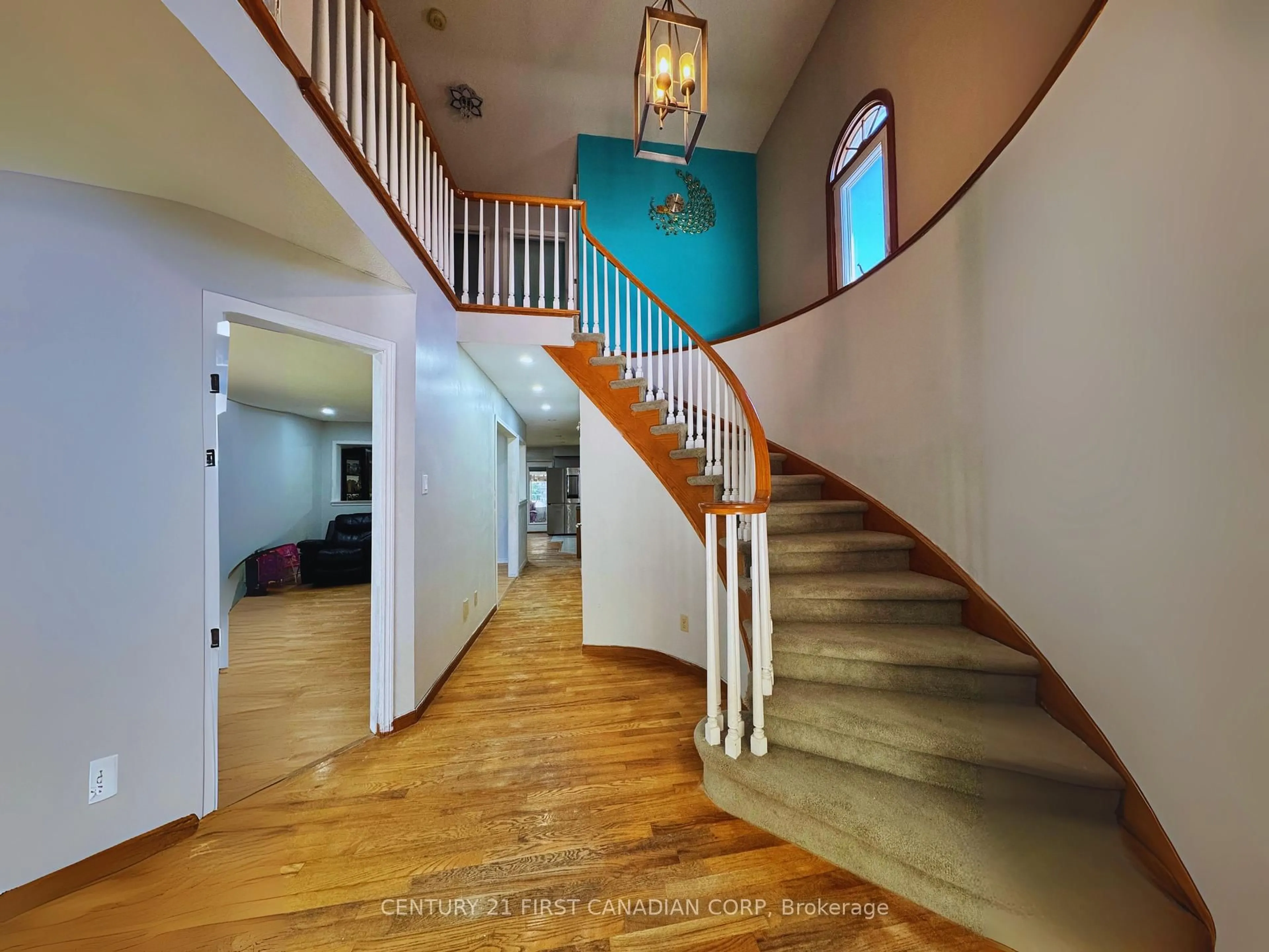 Indoor foyer for 239 Edmunds Pl, London South Ontario N5Z 4V9
