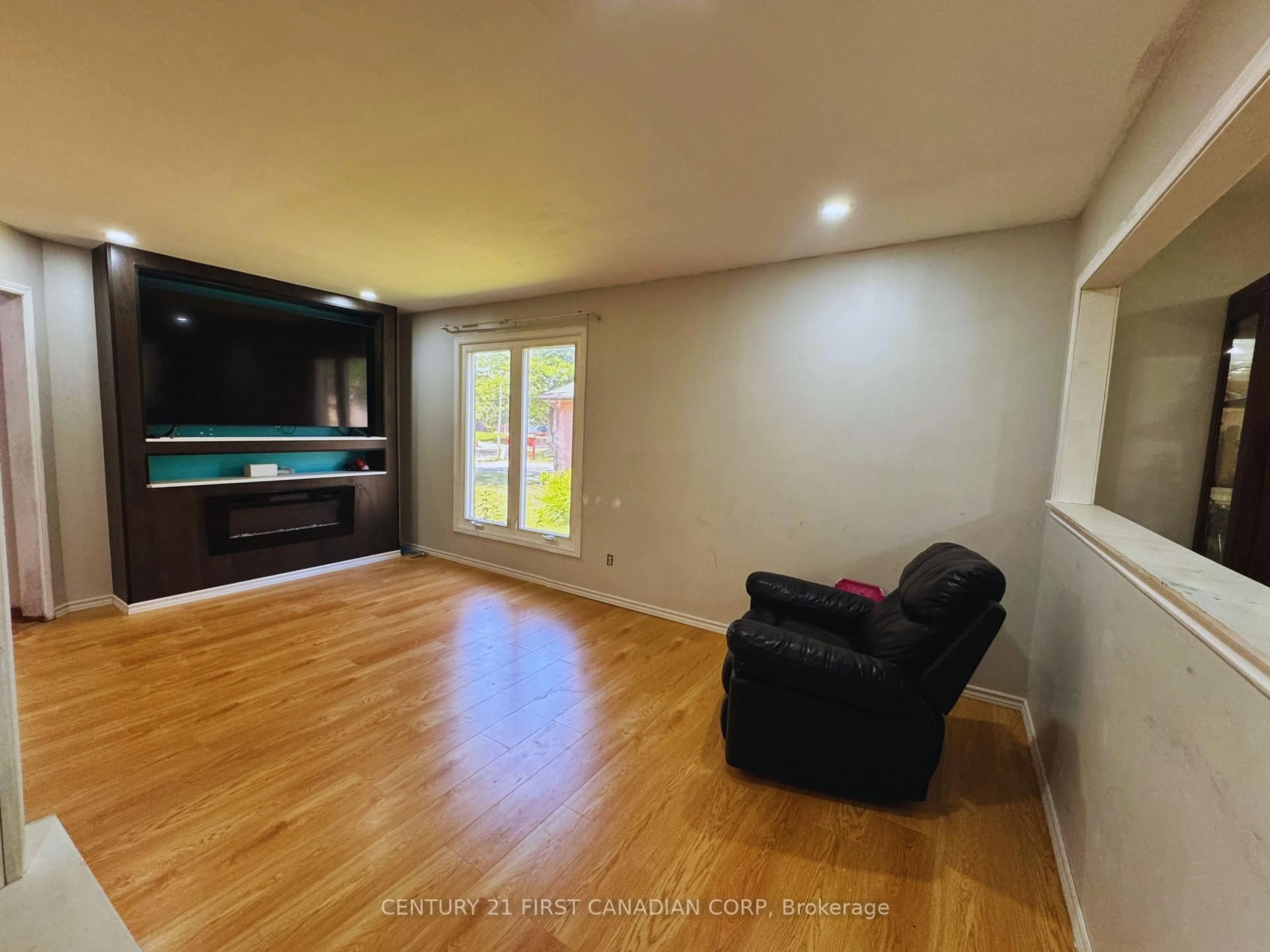 A pic of a room for 239 Edmunds Pl, London South Ontario N5Z 4V9