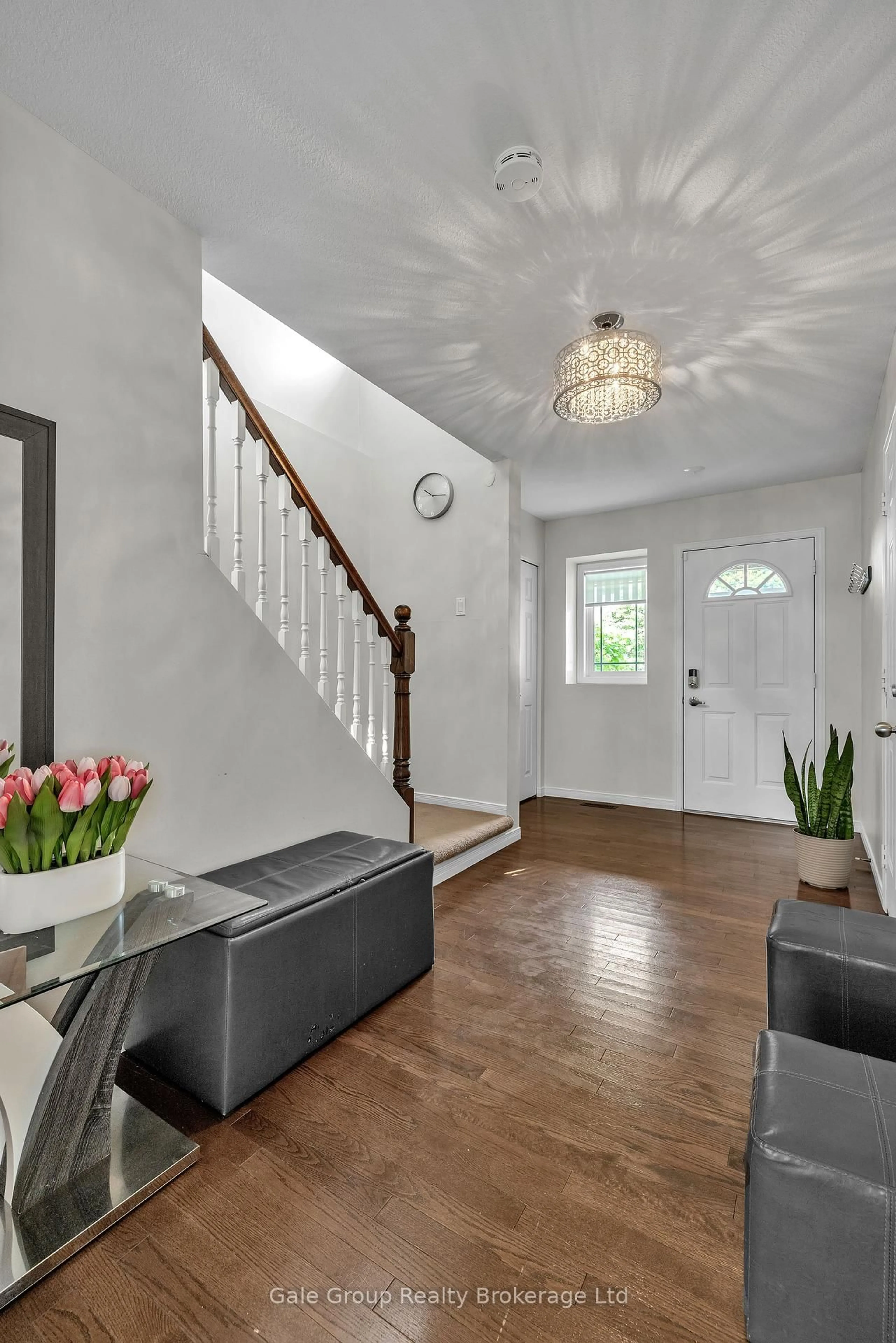 Indoor entryway for 82 Rossmore Crt, London South Ontario N6C 6B8