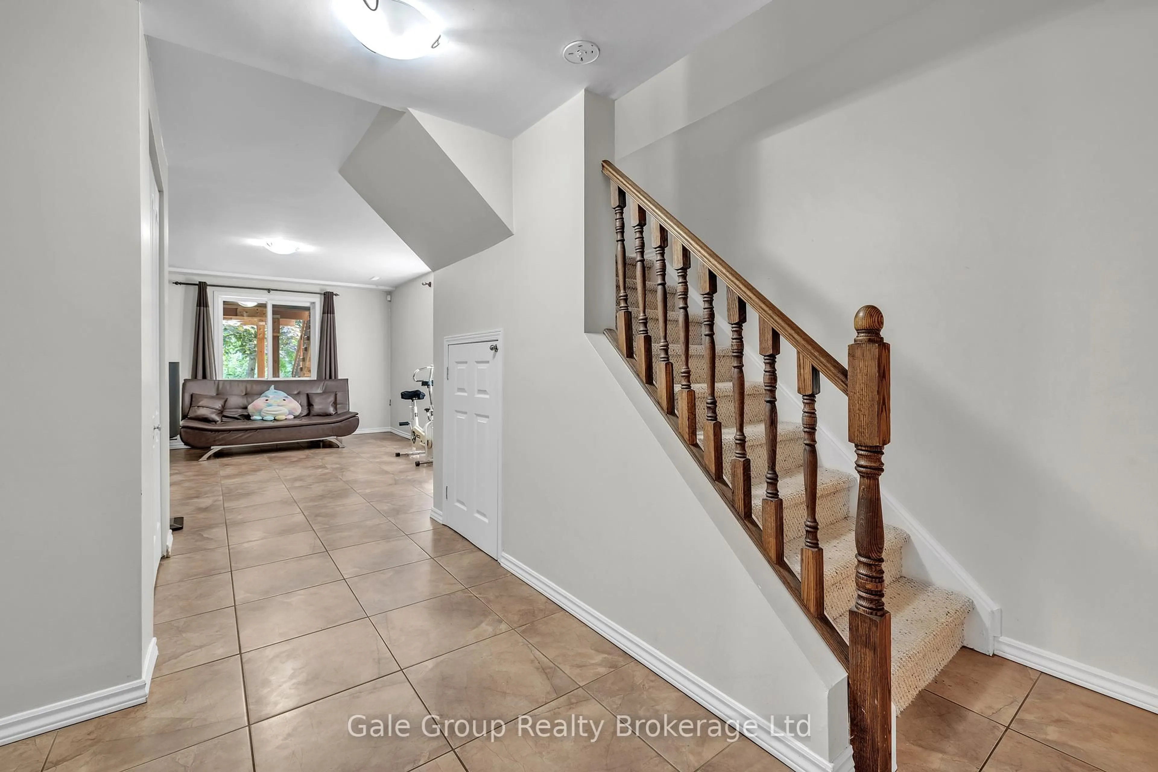 Indoor entryway for 82 Rossmore Crt, London South Ontario N6C 6B8