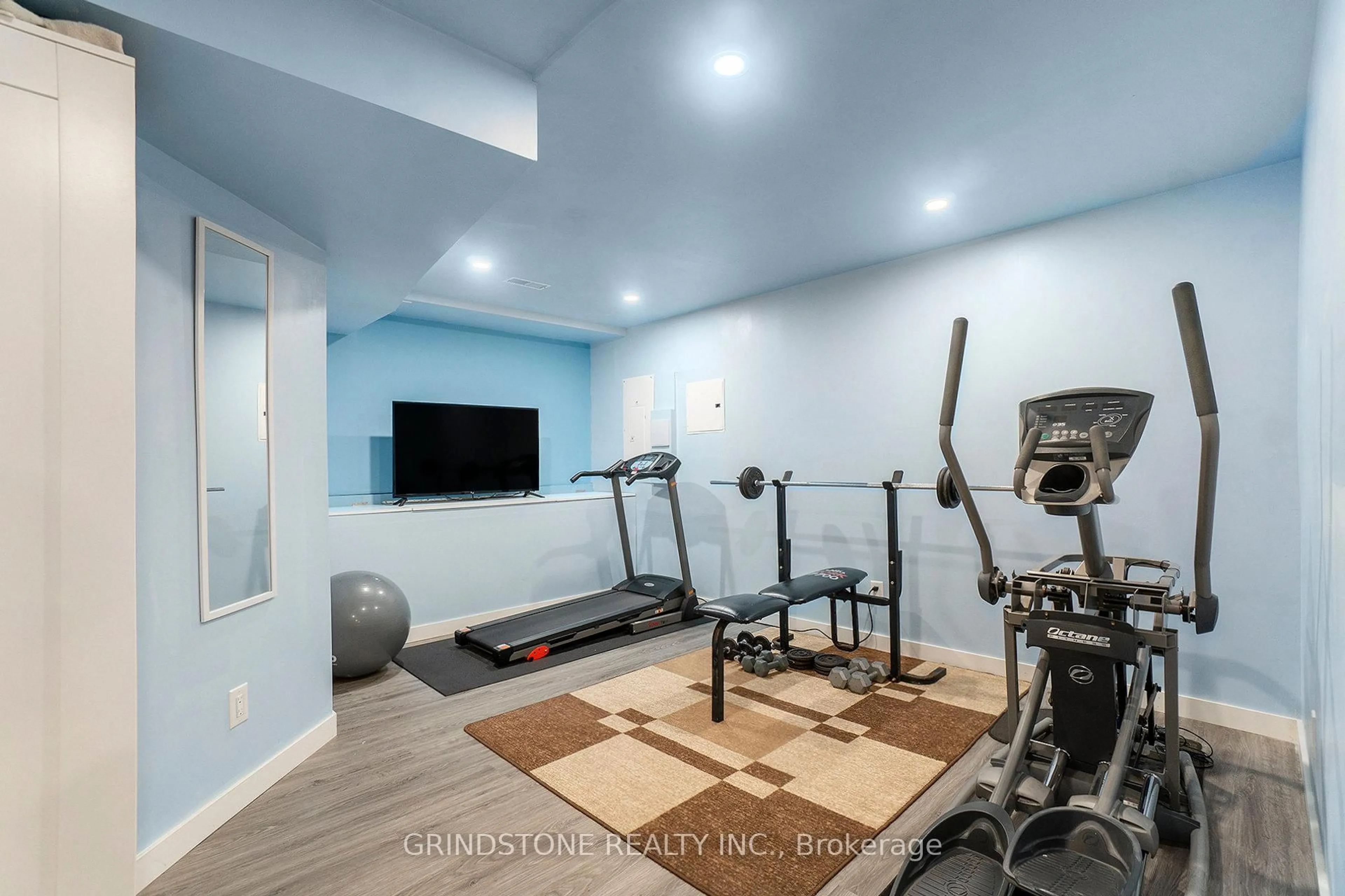 Gym or fitness room for 661 Parade Dr, Ottawa Ontario K2S 0X8
