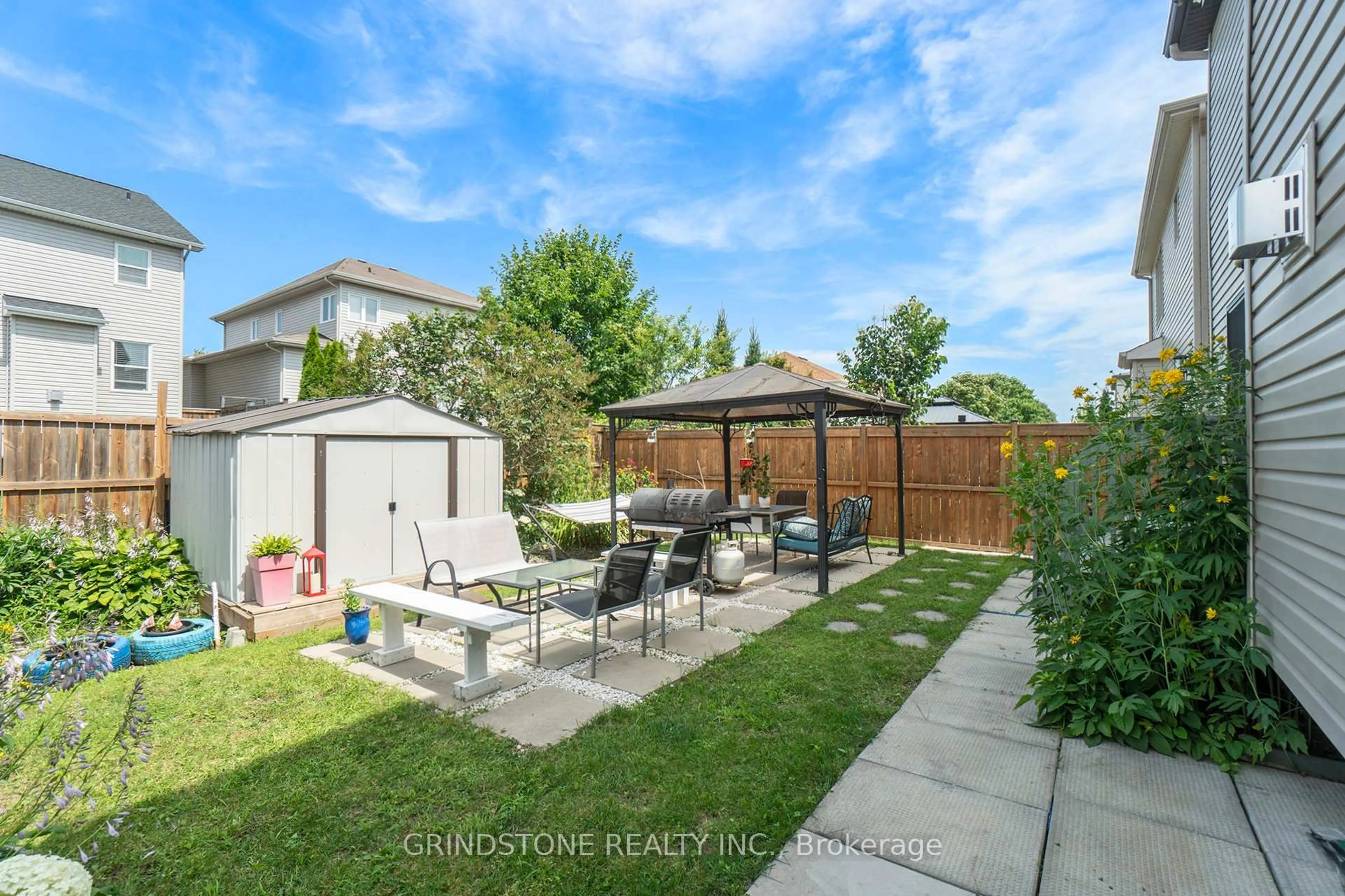 Patio, street for 661 Parade Dr, Ottawa Ontario K2S 0X8