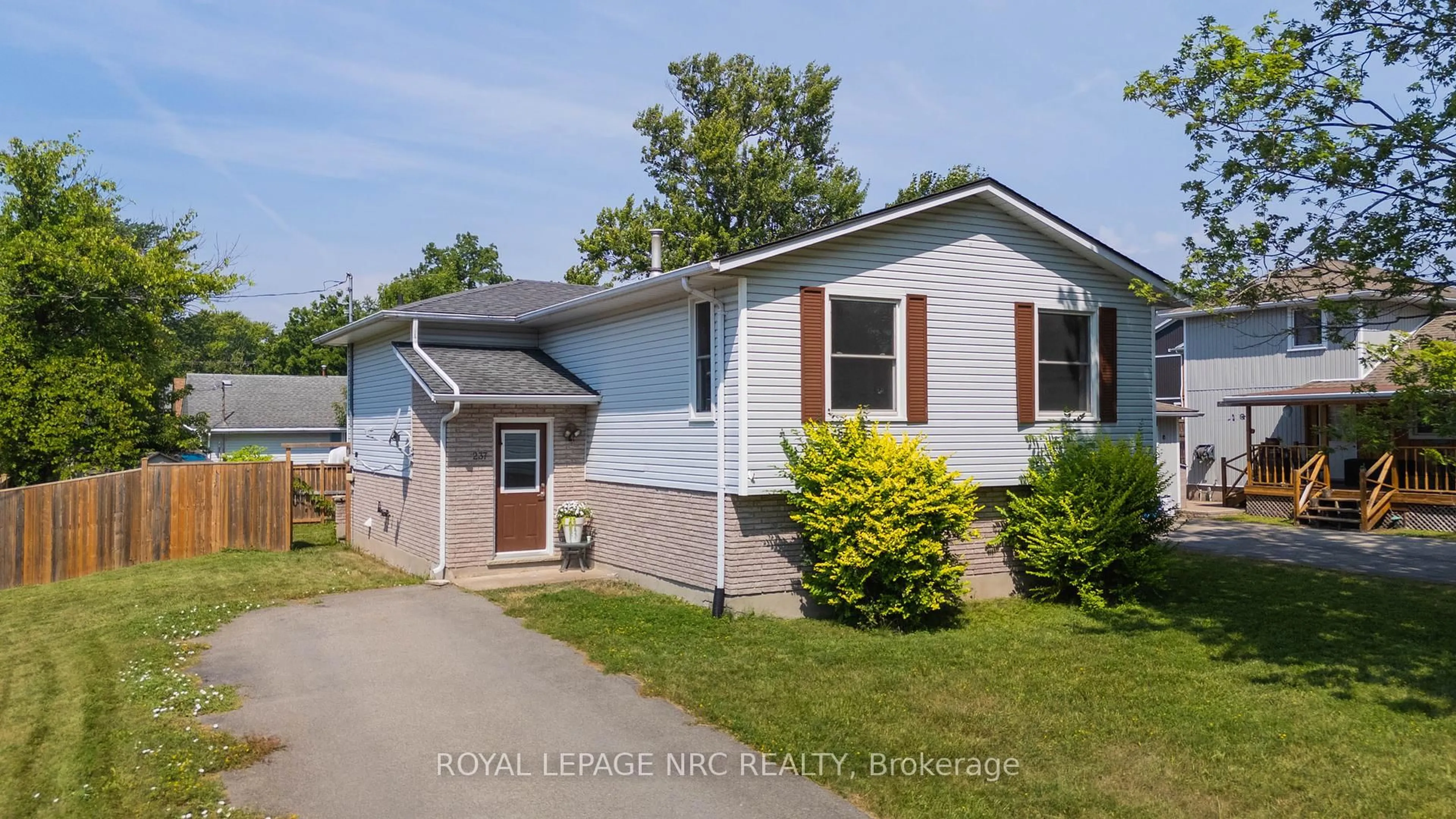 Home with vinyl exterior material, street for 237 Dovercourt Rd, Fort Erie Ontario L0S 1B0