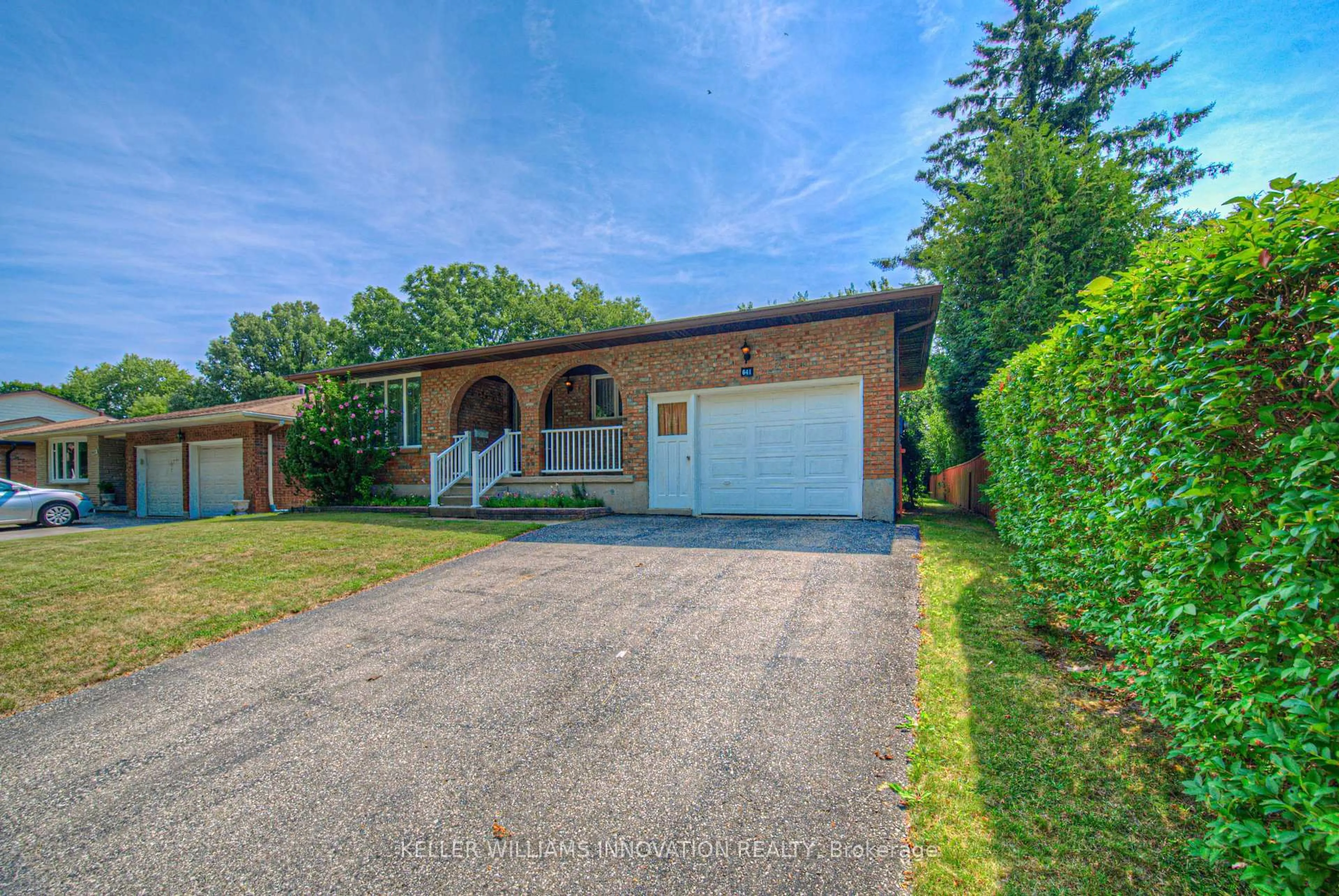 A pic from outside/outdoor area/front of a property/back of a property/a pic from drone, street for 641 Black Oak Cres, Waterloo Ontario N2V 1A4