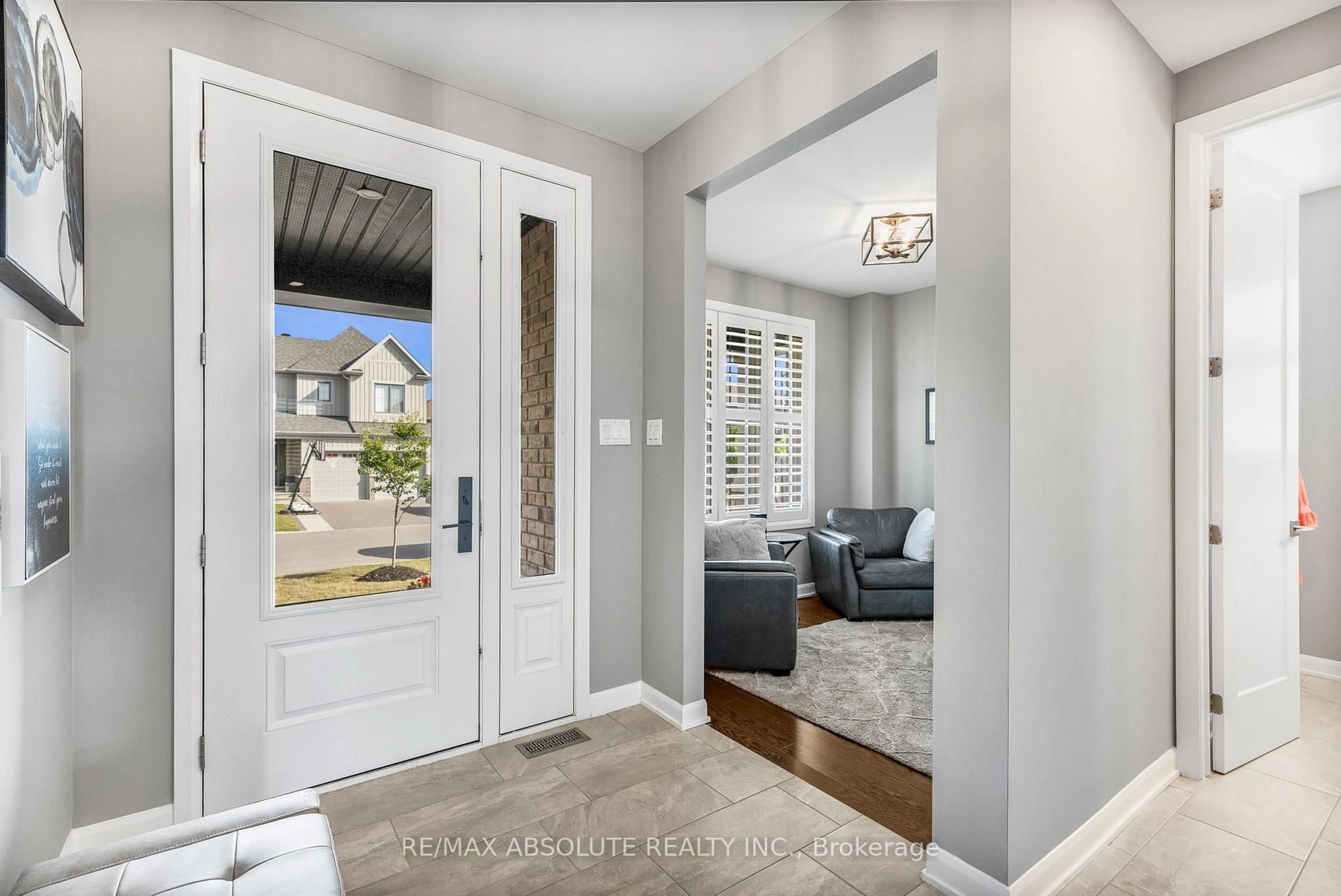 Indoor entryway for 710 Coast Circ, Manotick Ontario K4M 0N2