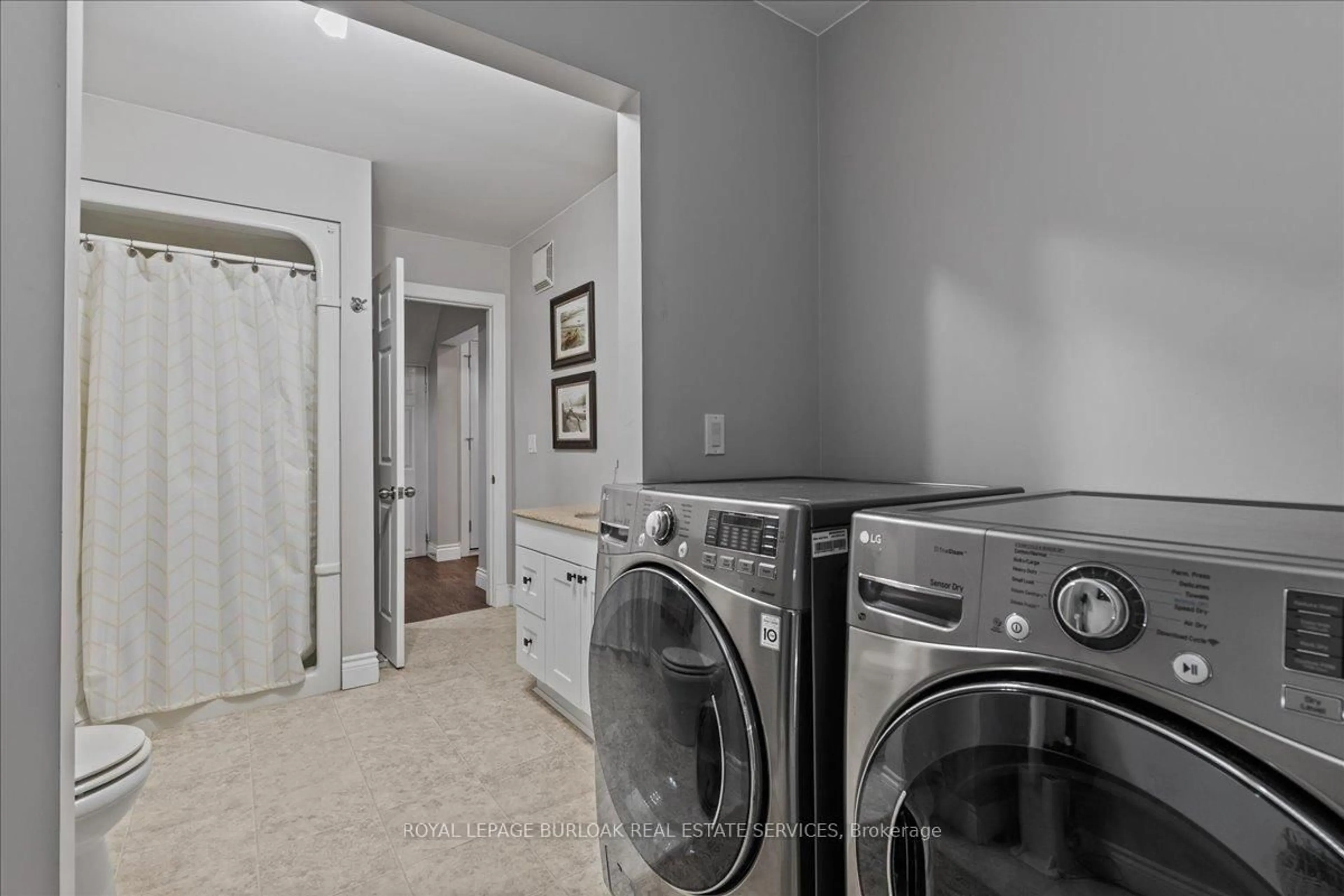 Laundry room for 2 North Court St, Norwich Ontario N0J 1P0