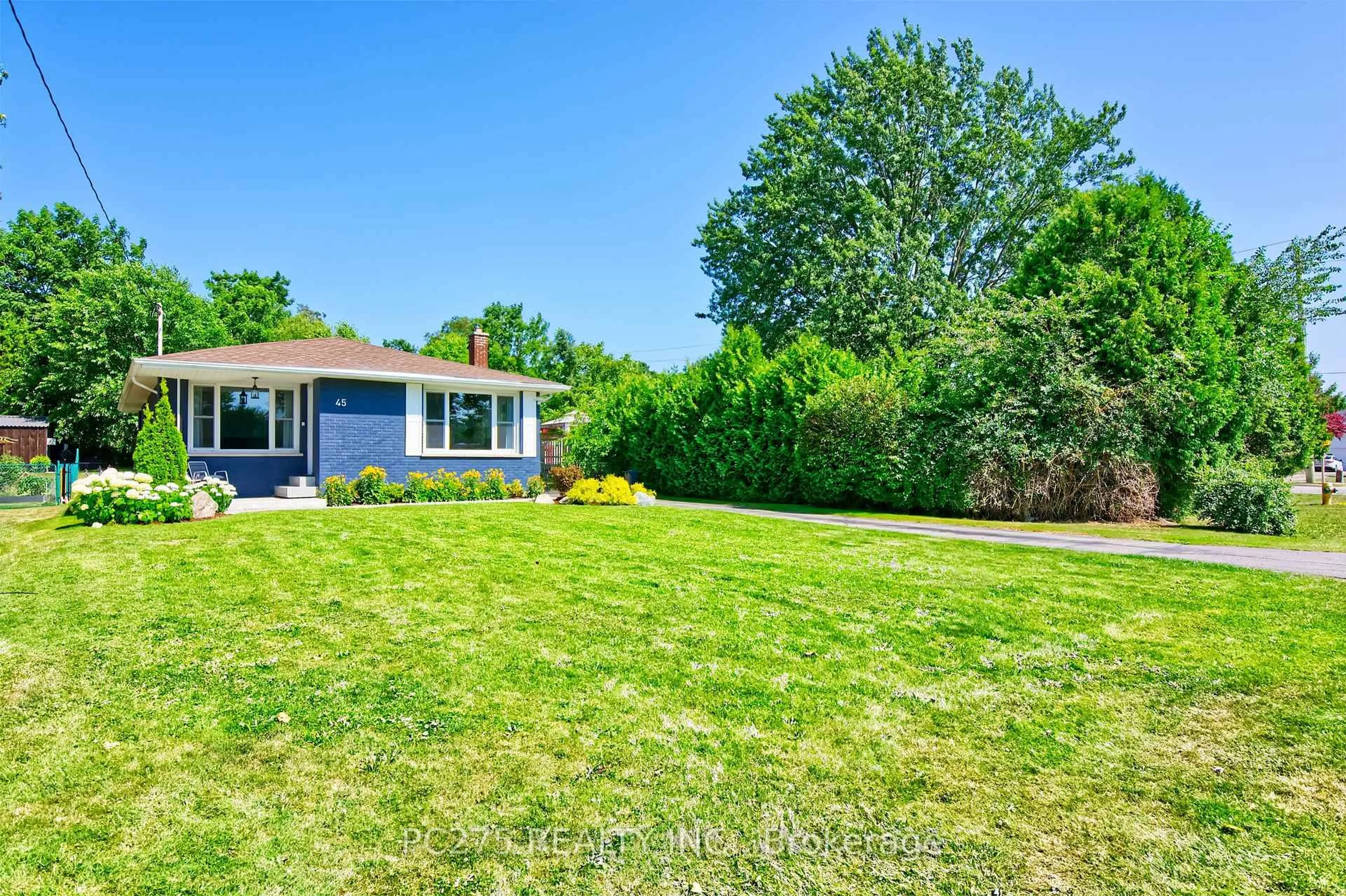 A pic from outside/outdoor area/front of a property/back of a property/a pic from drone, unknown for 45 Lyndale Ave, Central Elgin Ontario N5R 1C3