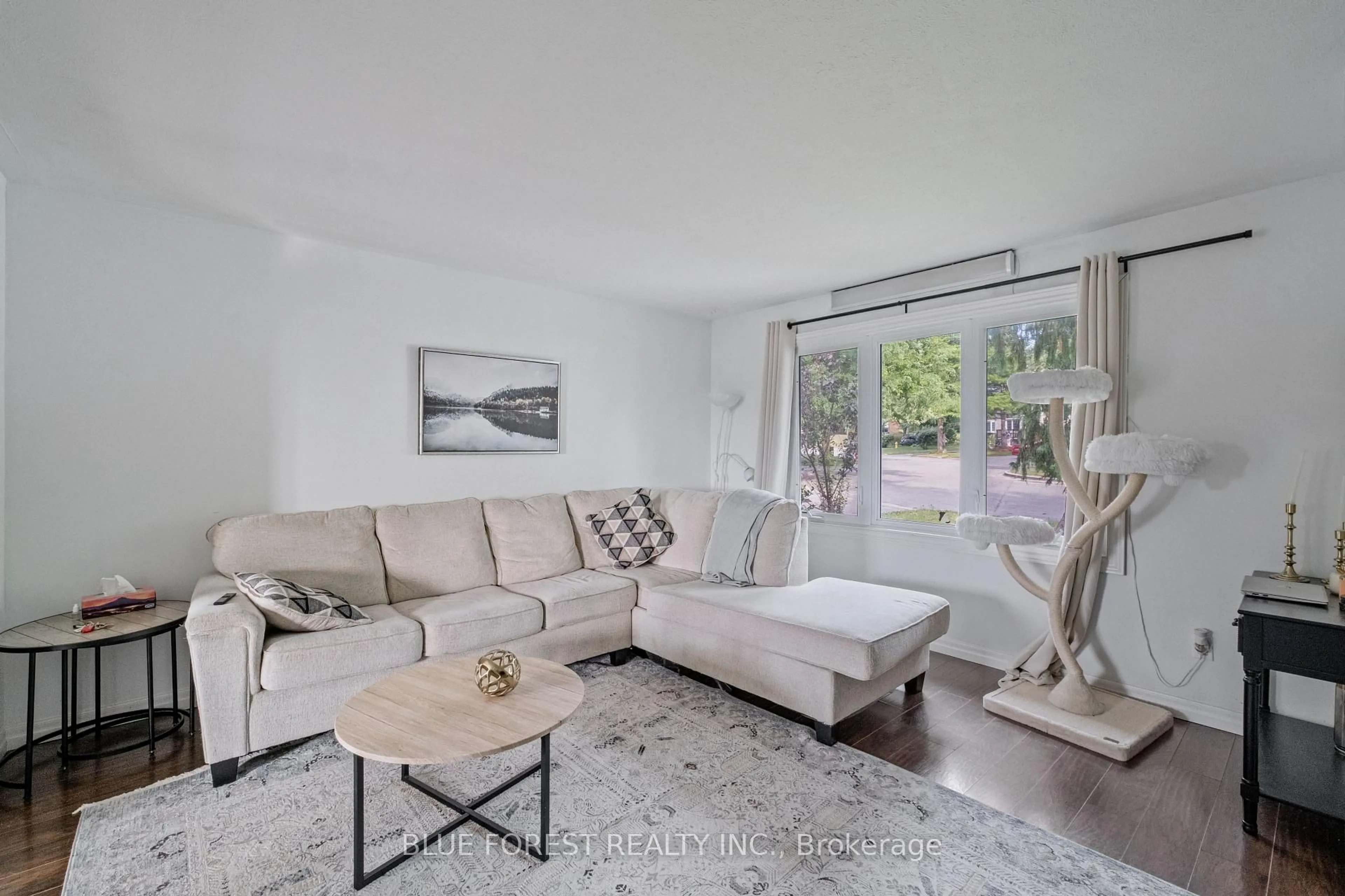 Living room with furniture, unknown for 992 Eagle Crt, London South Ontario N5Z 4K6