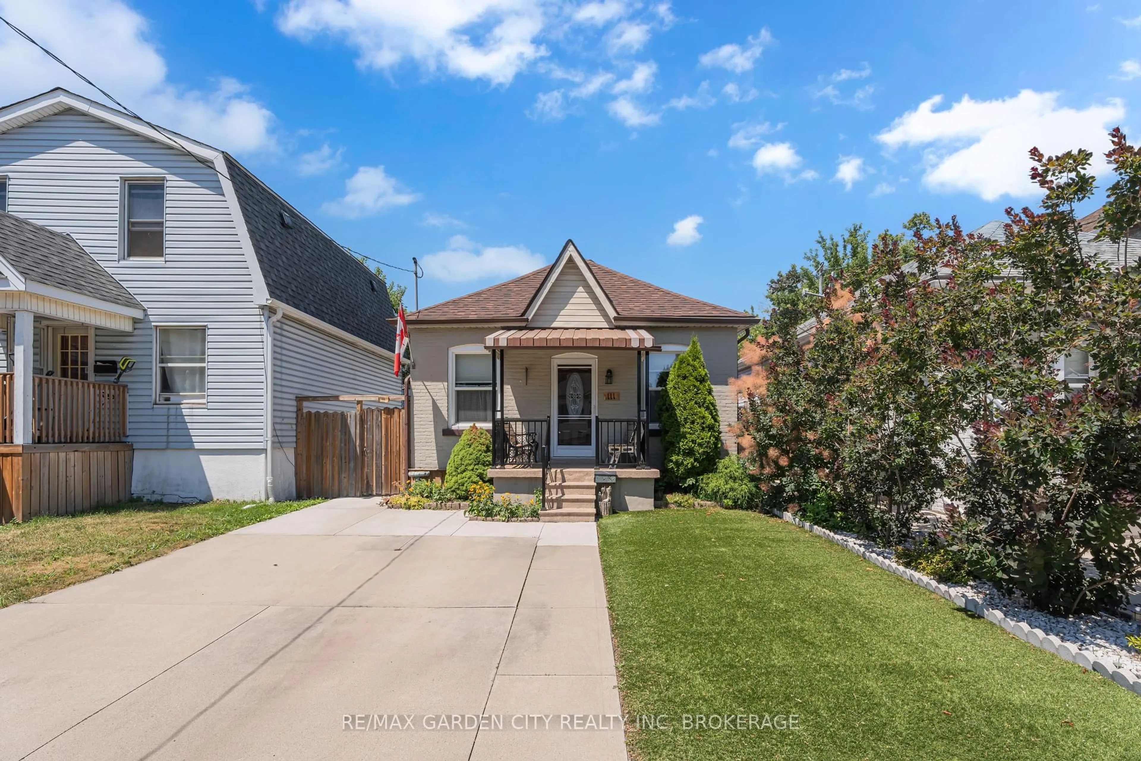 Unknown for 111 London St, Hamilton Ontario L8H 4B4