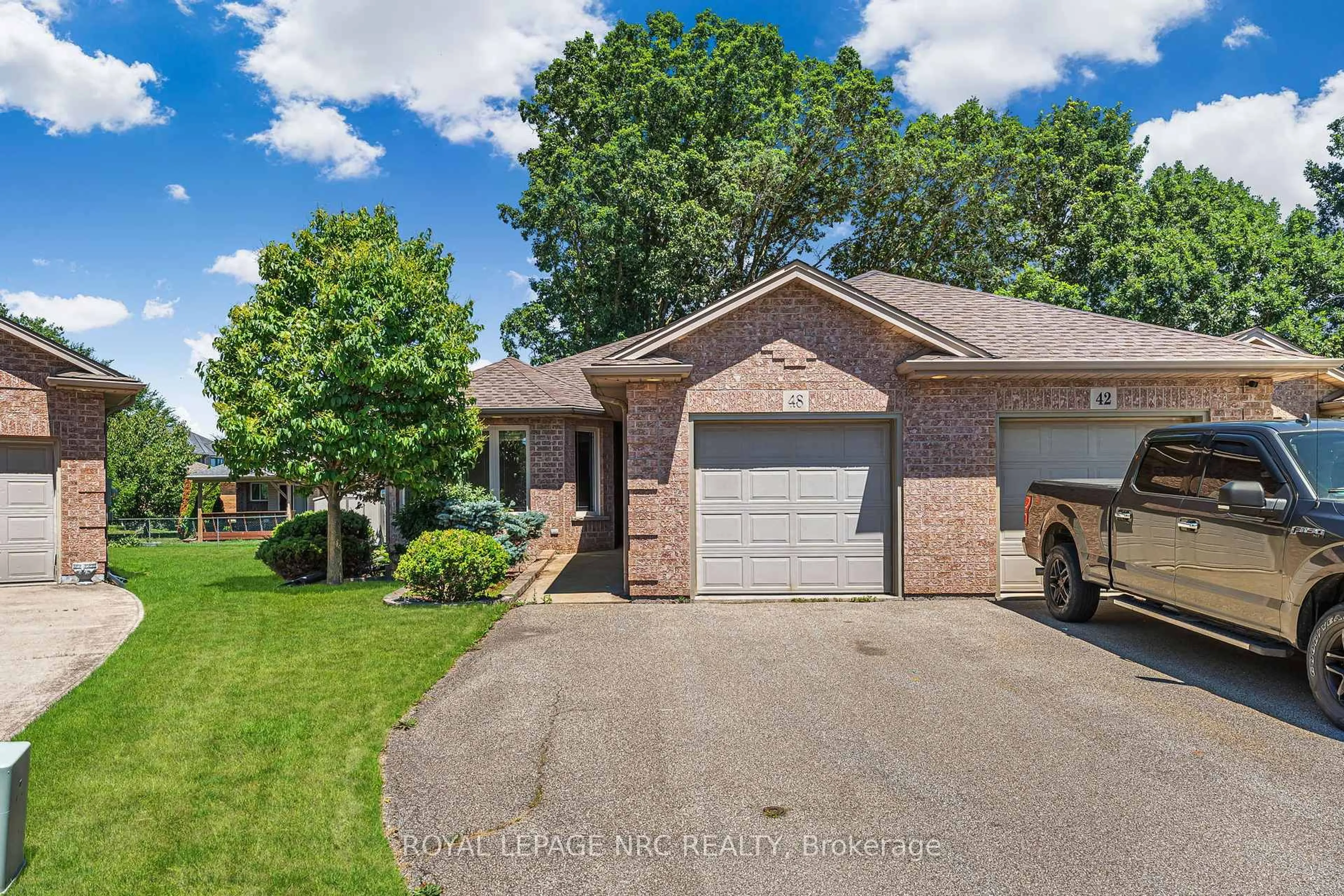 Home with brick exterior material, street for 48 Bridgewater Crt, Welland Ontario L3C 7M6