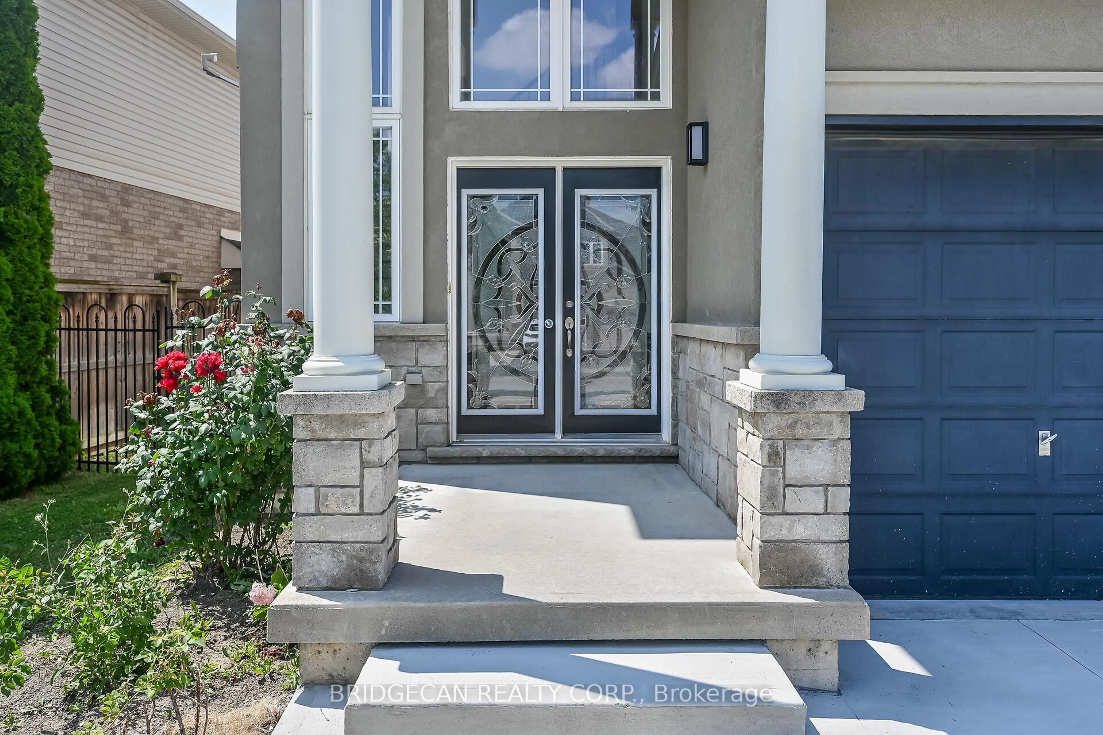 Indoor entryway for 40 Davinci Blvd, Hamilton Ontario L9B 0C5