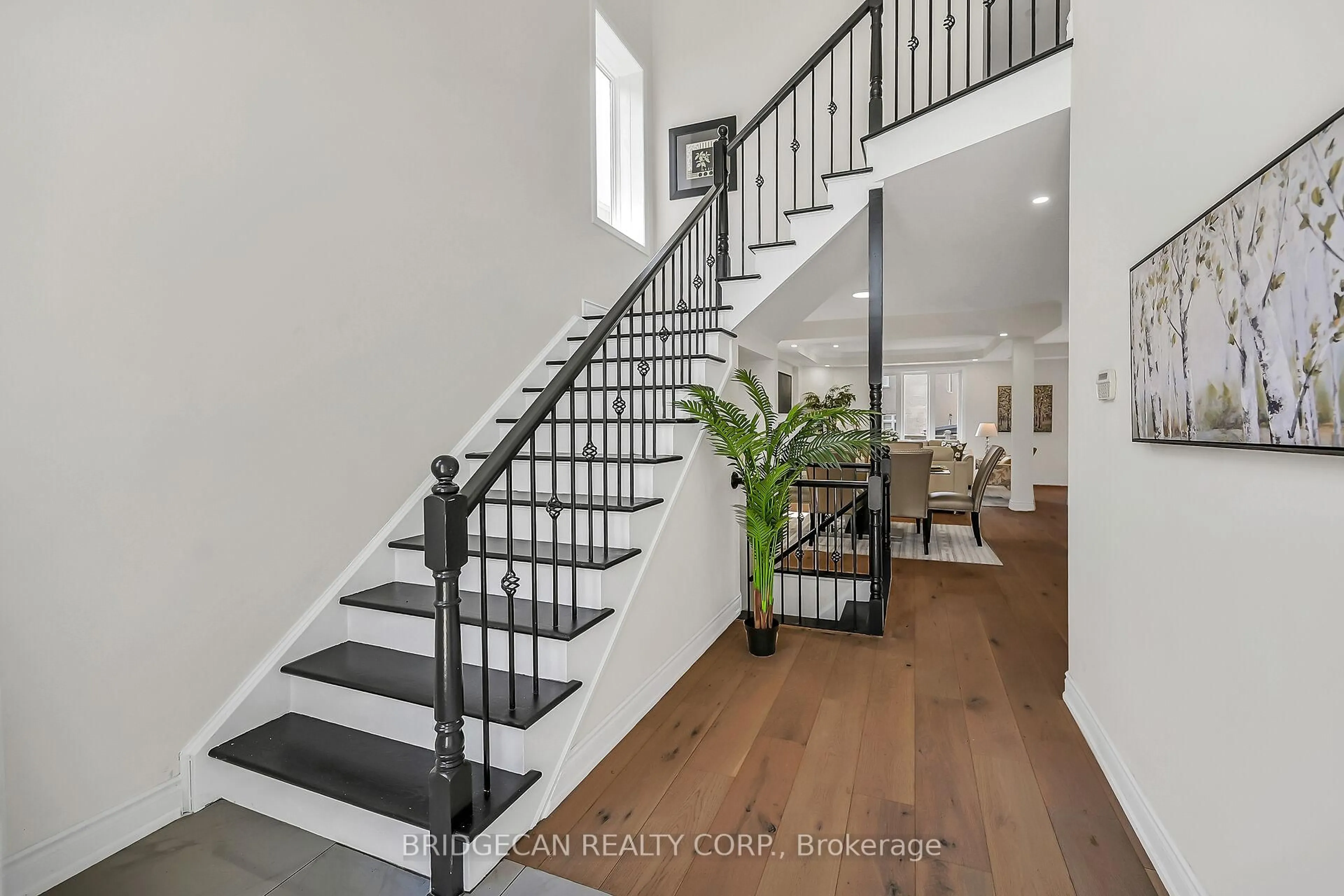 Indoor entryway for 40 Davinci Blvd, Hamilton Ontario L9B 0C5