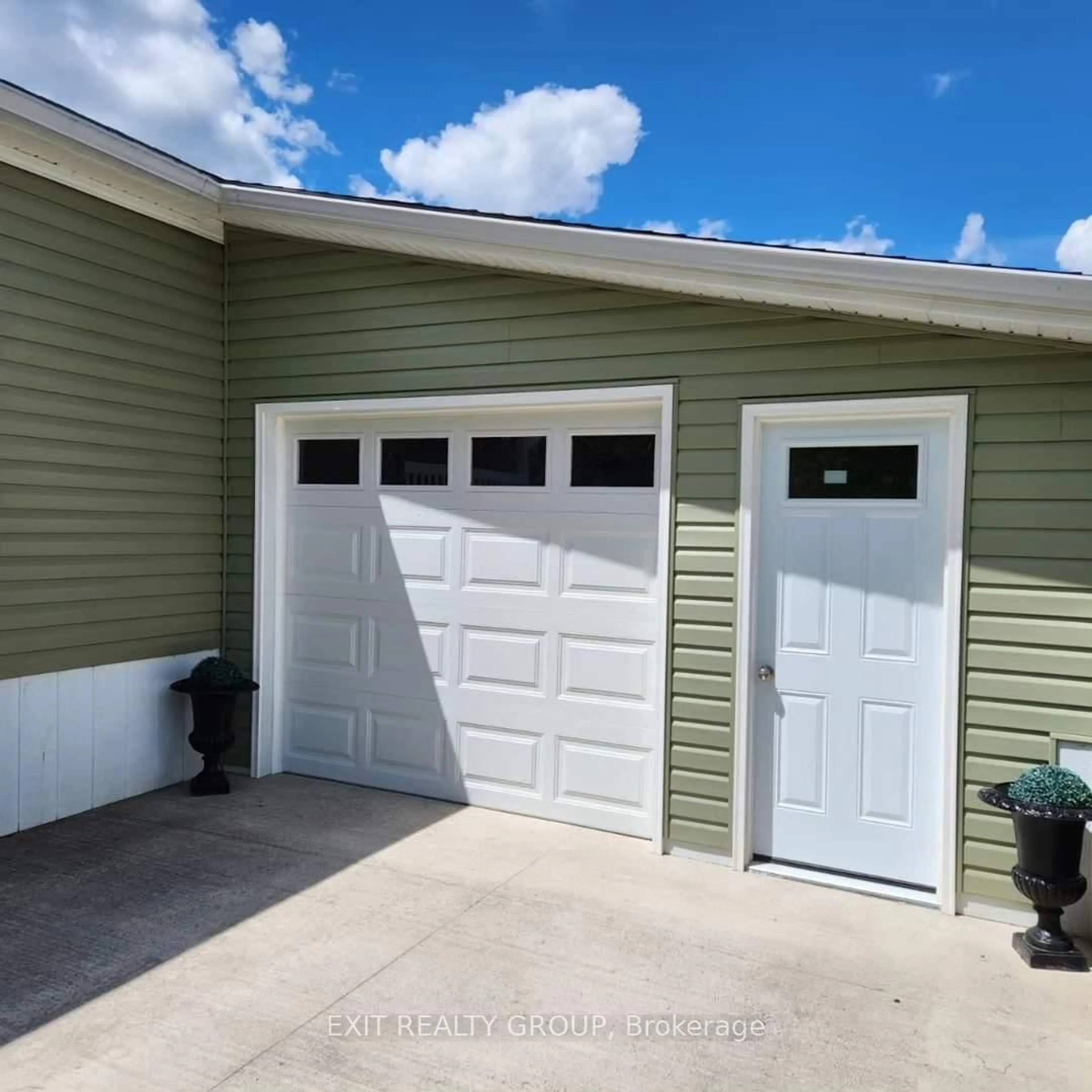 Indoor garage for 32-152 Concession Rd 11 W, Trent Hills Ontario K0K 1Y0