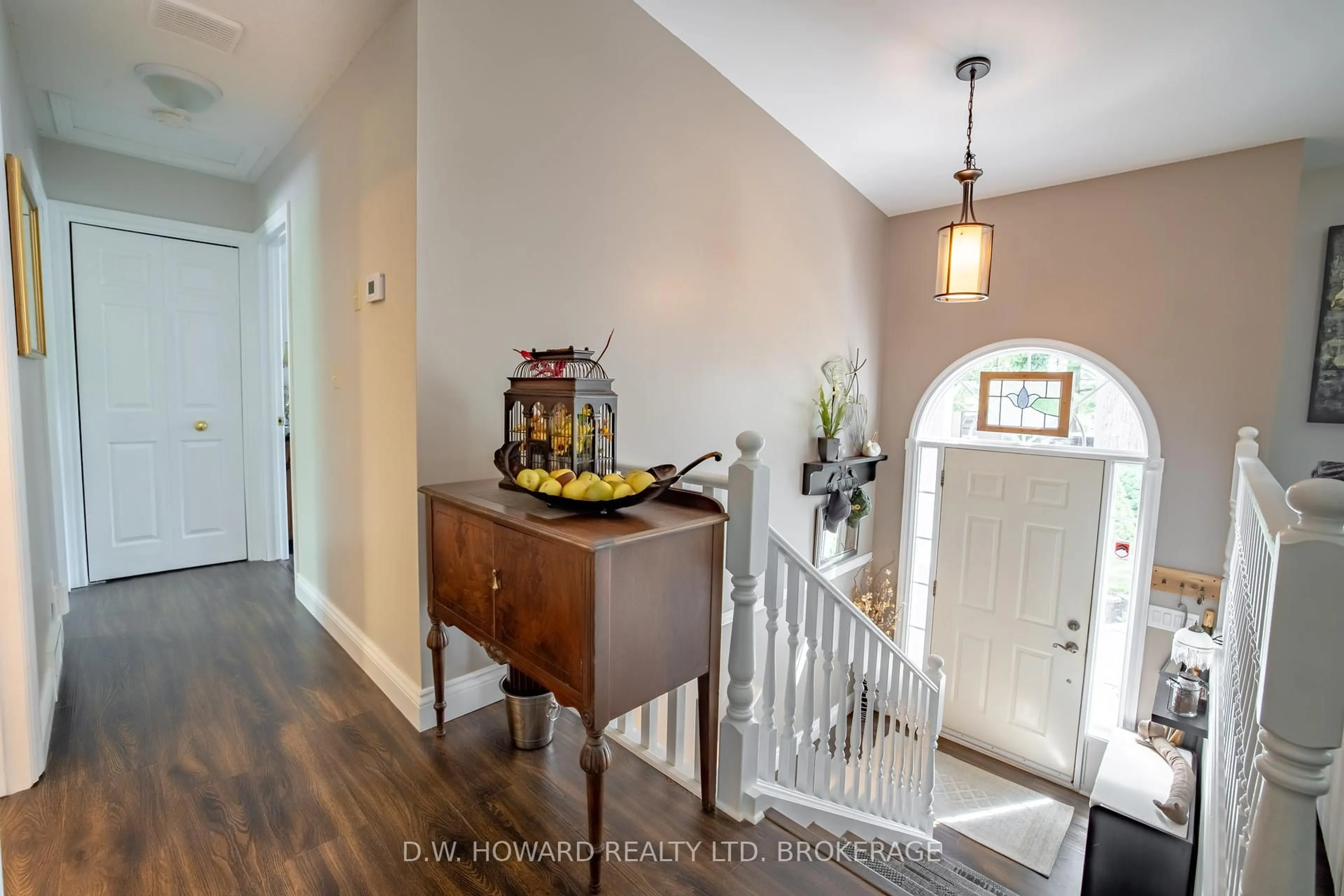 Indoor entryway for 209 Maple Leaf Ave, Fort Erie Ontario L0S 1N0