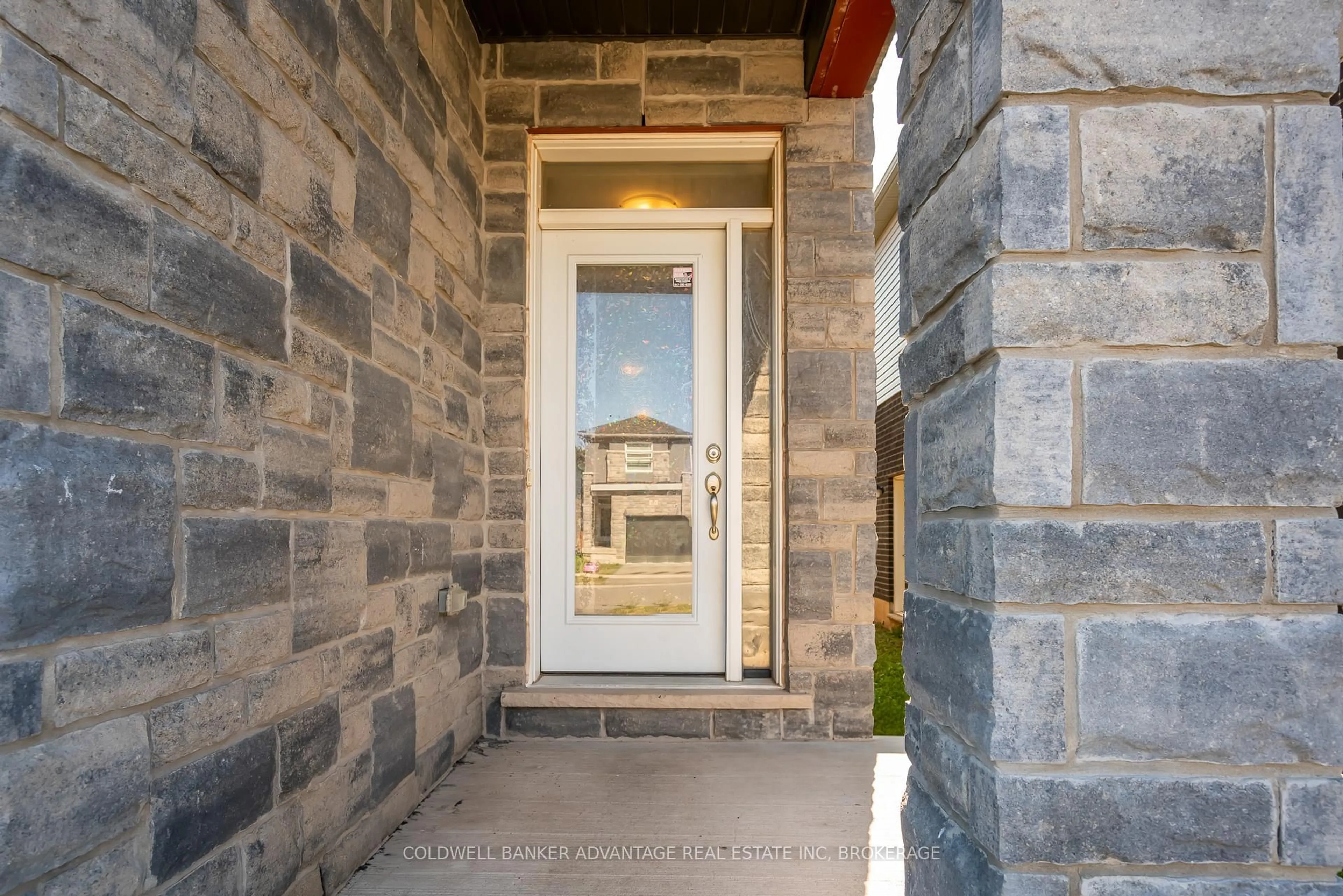 Indoor entryway for 177 Louise St, Welland Ontario L3B 0H8