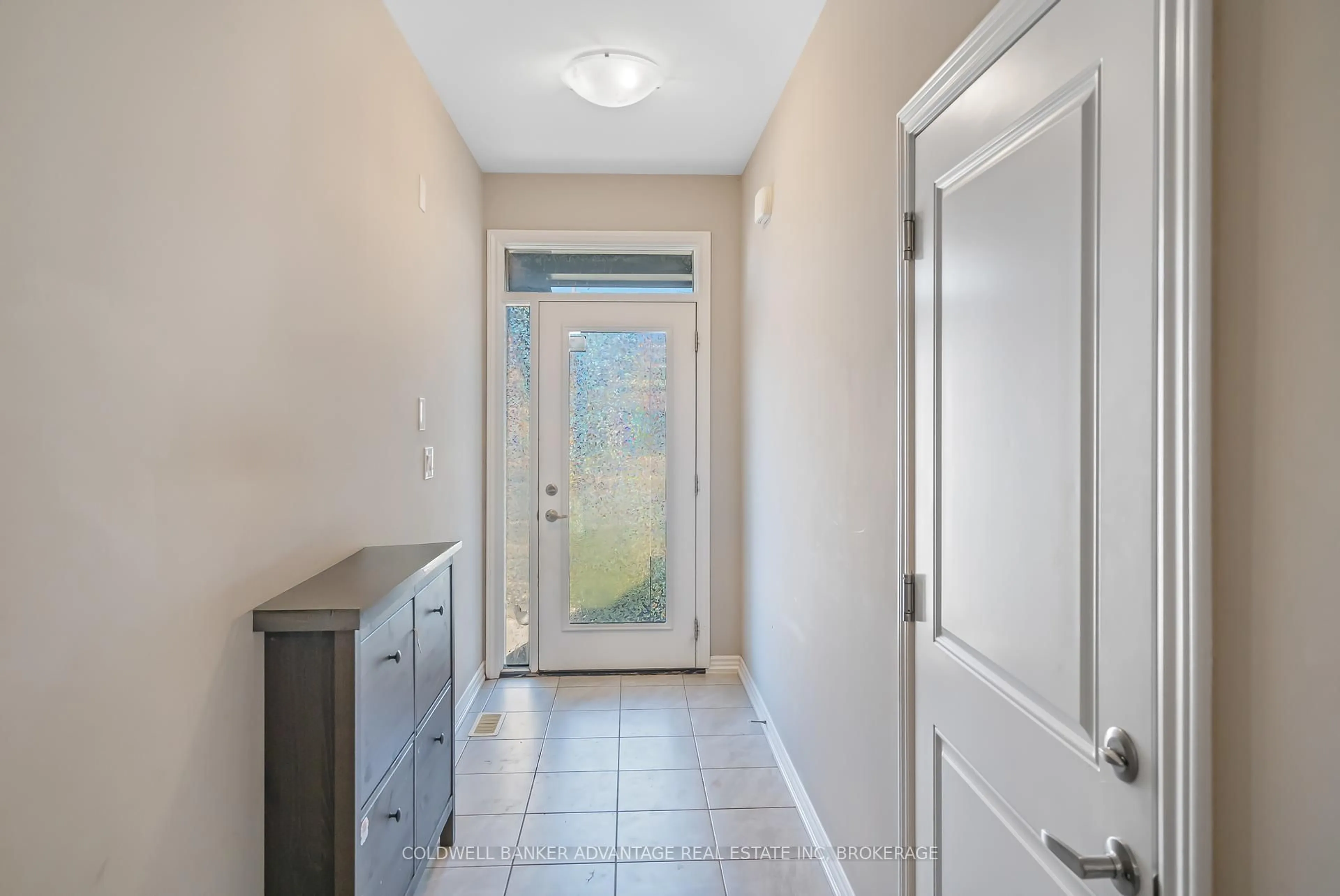 Indoor entryway for 177 Louise St, Welland Ontario L3B 0H8