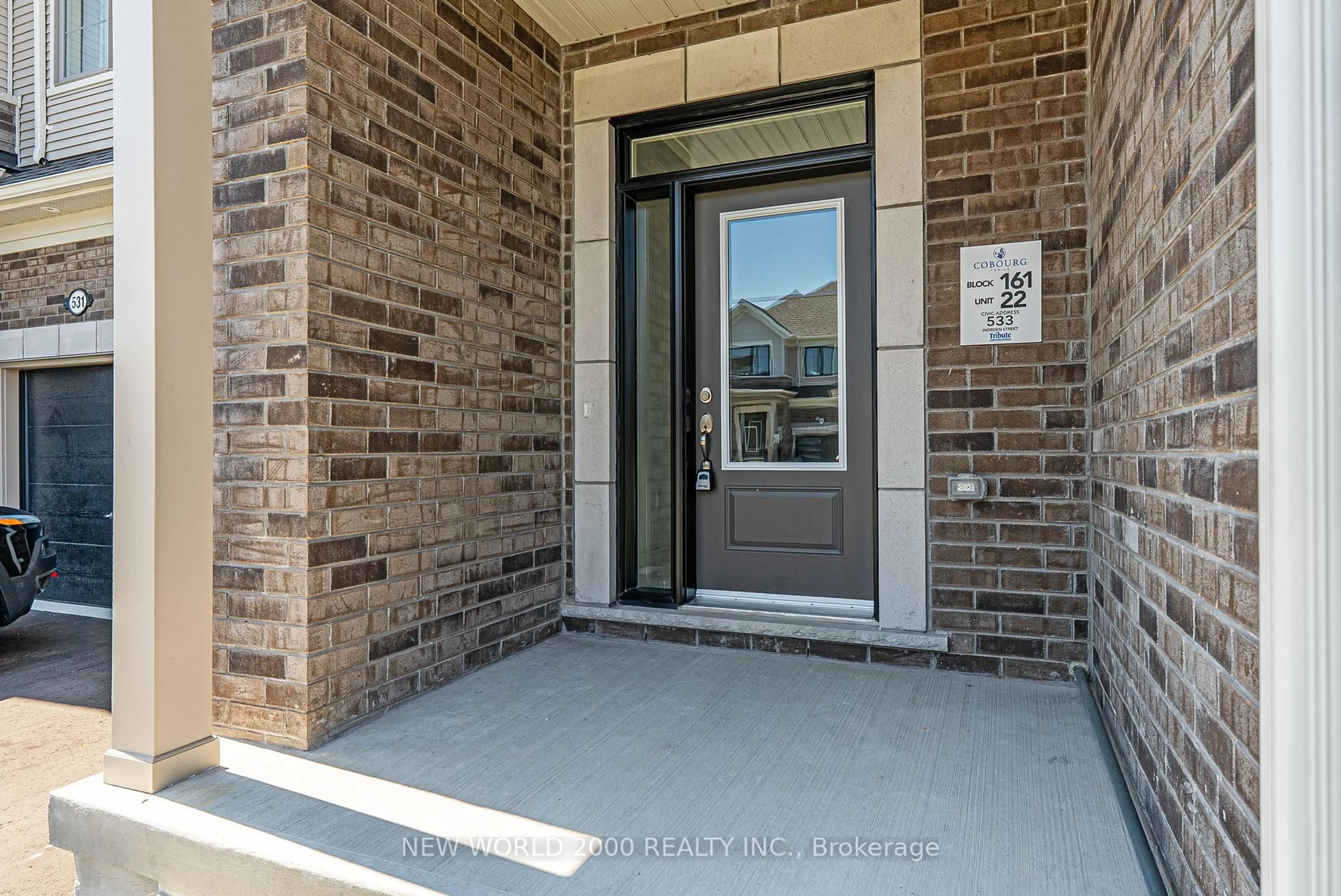 Indoor entryway for 533 Worden St, Cobourg Ontario K9A 4J6