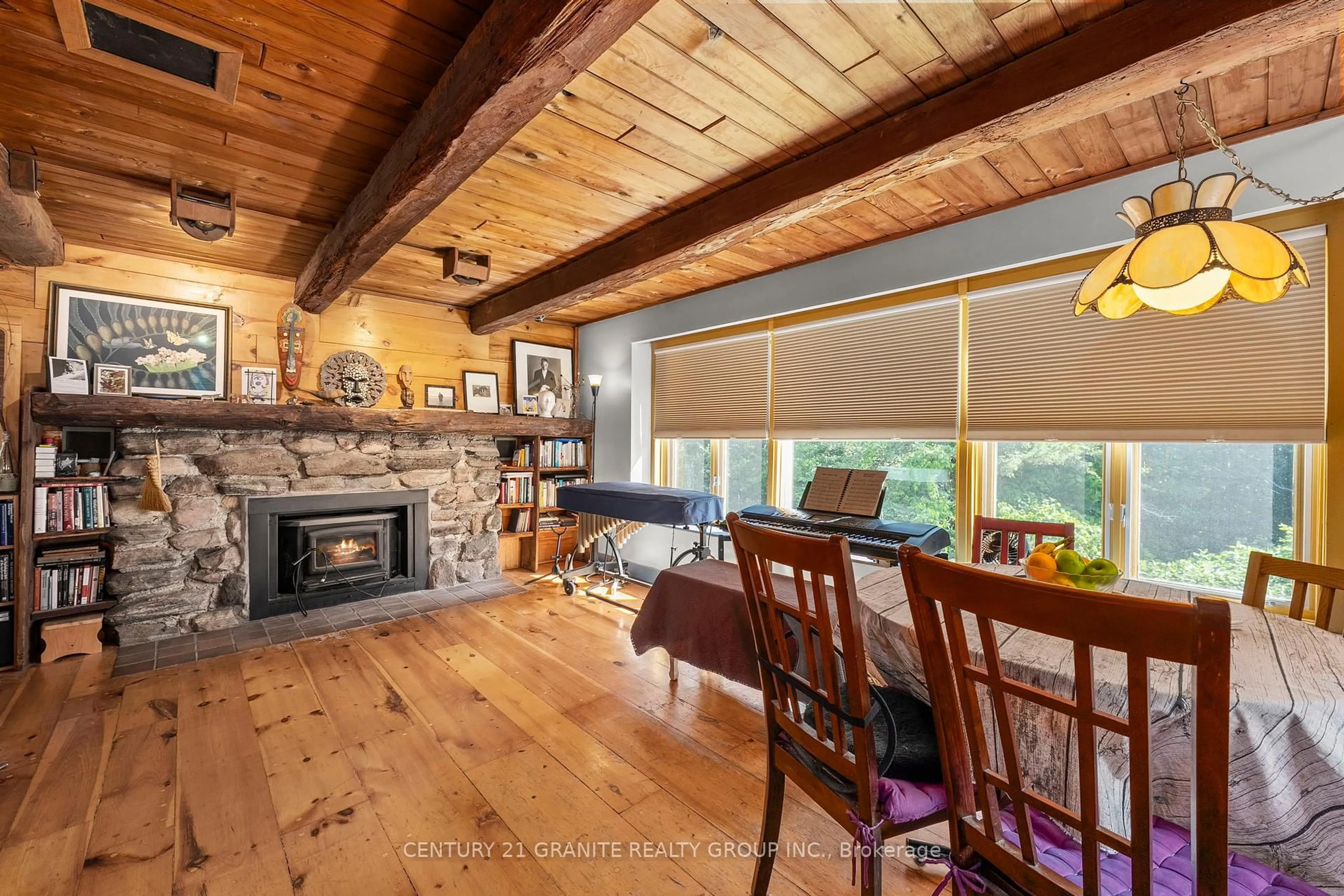 Dining room, wood/laminate floor for 291 Hillsview Rd, Maynooth Ontario K0L 2S0