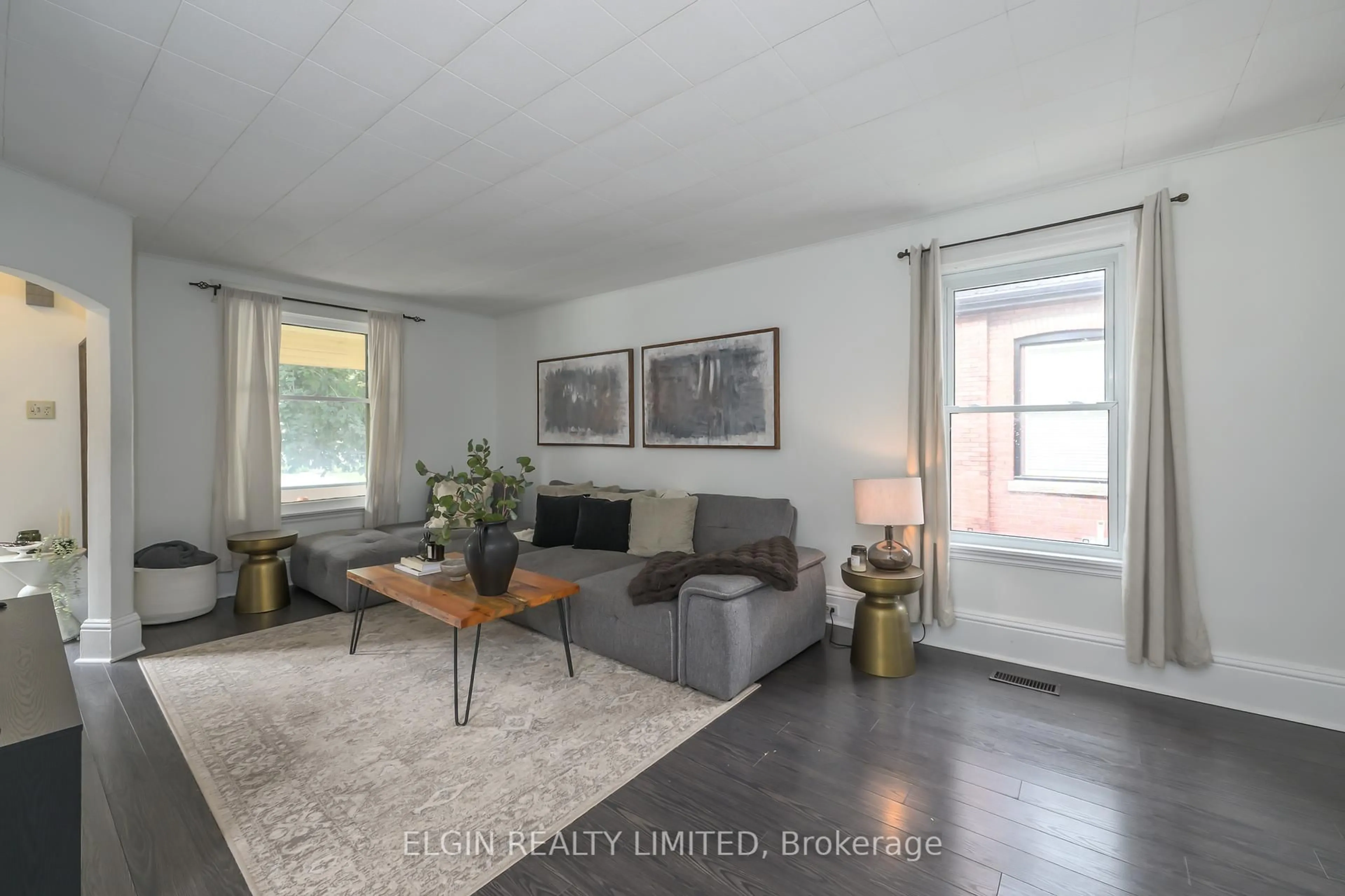 Living room with furniture, wood/laminate floor for 24 Maple St, St. Thomas Ontario N5R 1Y9