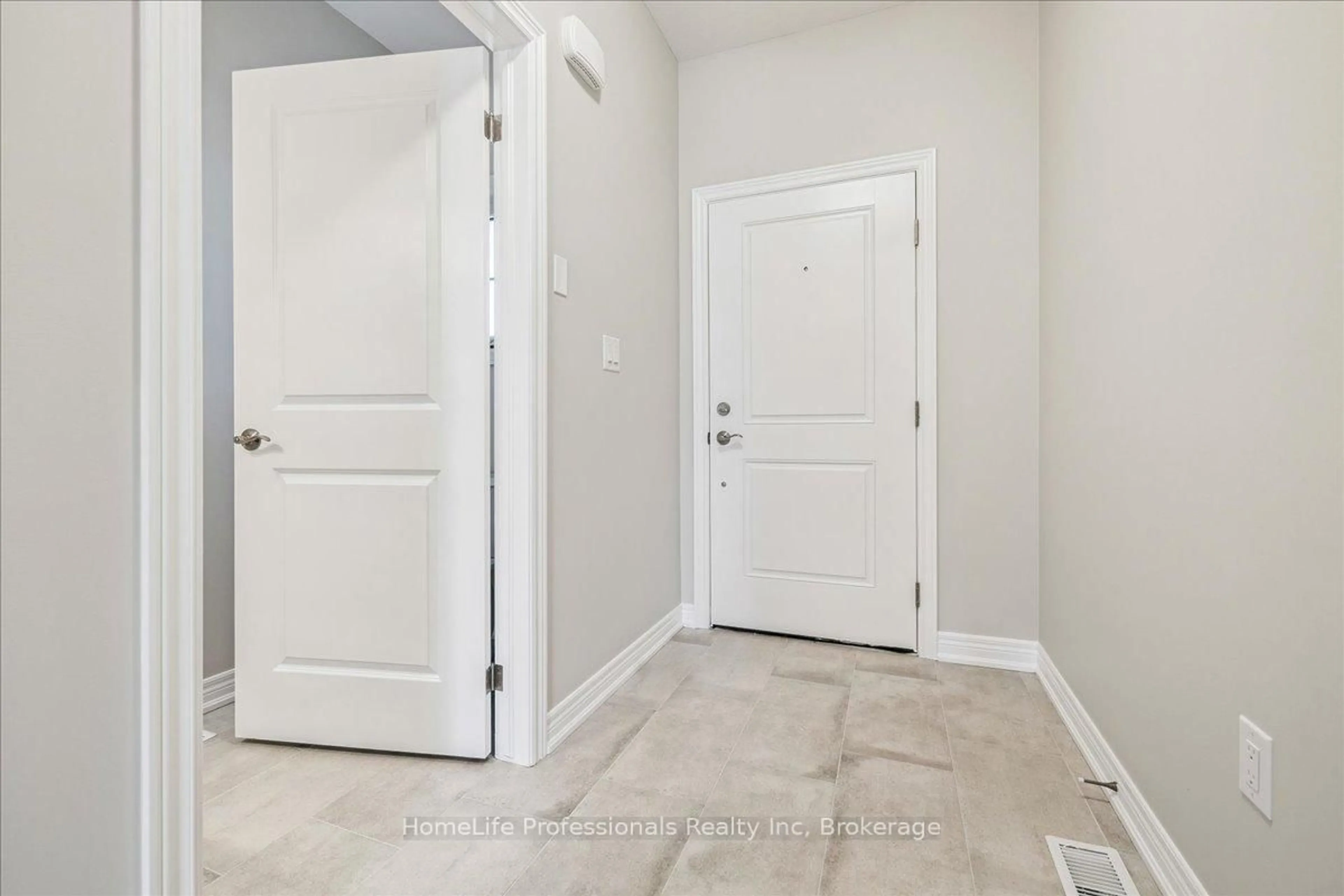 Indoor entryway for 56 WILSON Dr, Thorold Ontario L2V 0G7